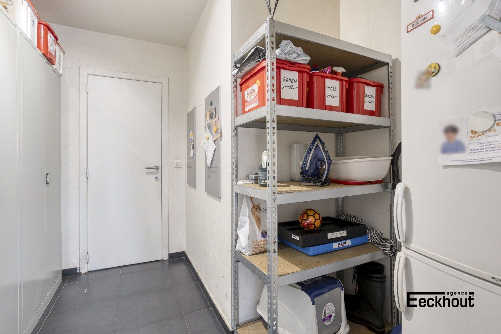 Prachtige halfopen woning met grote tuin en garage in gegeerde wijk 'Baanhof'. foto 24