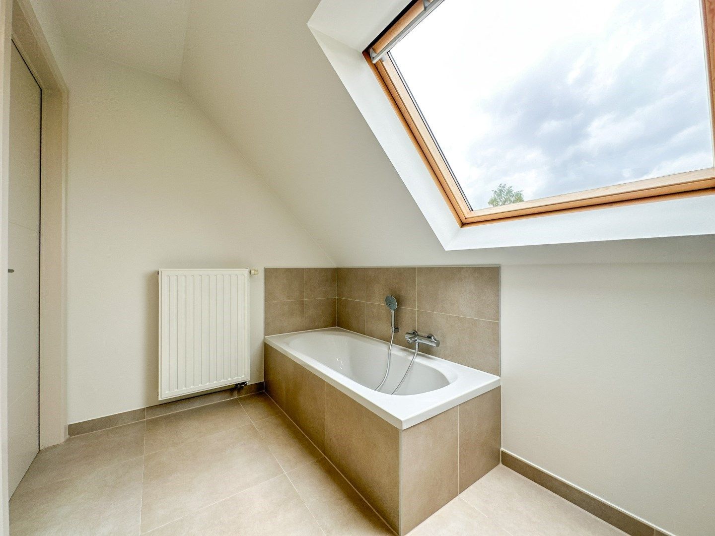 Instapklare woning met 3 slpk, tuin, autostaanplaats, rustige gelegen te Lichtervelde foto 23