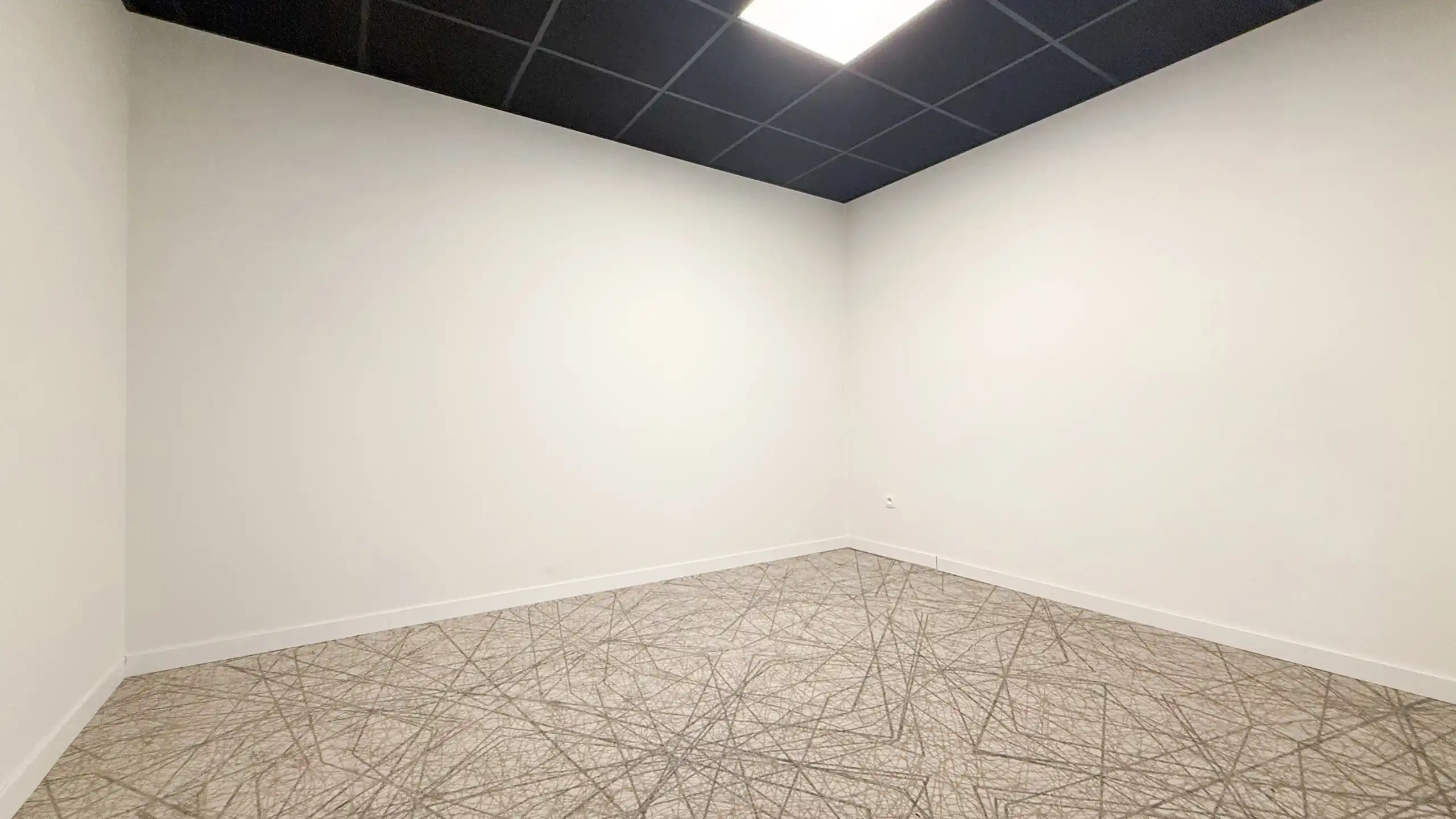 Recente KMO-unit van 400m² met kantoren op toplocatie in HZ! foto 11