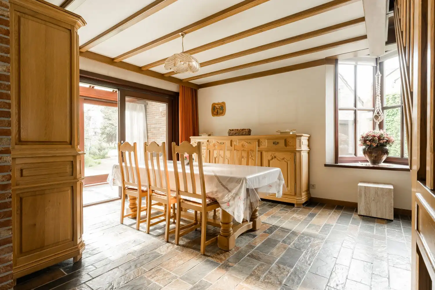 Karaktervolle woning in het centrum van Hamont met een mooi perceel grond foto 9