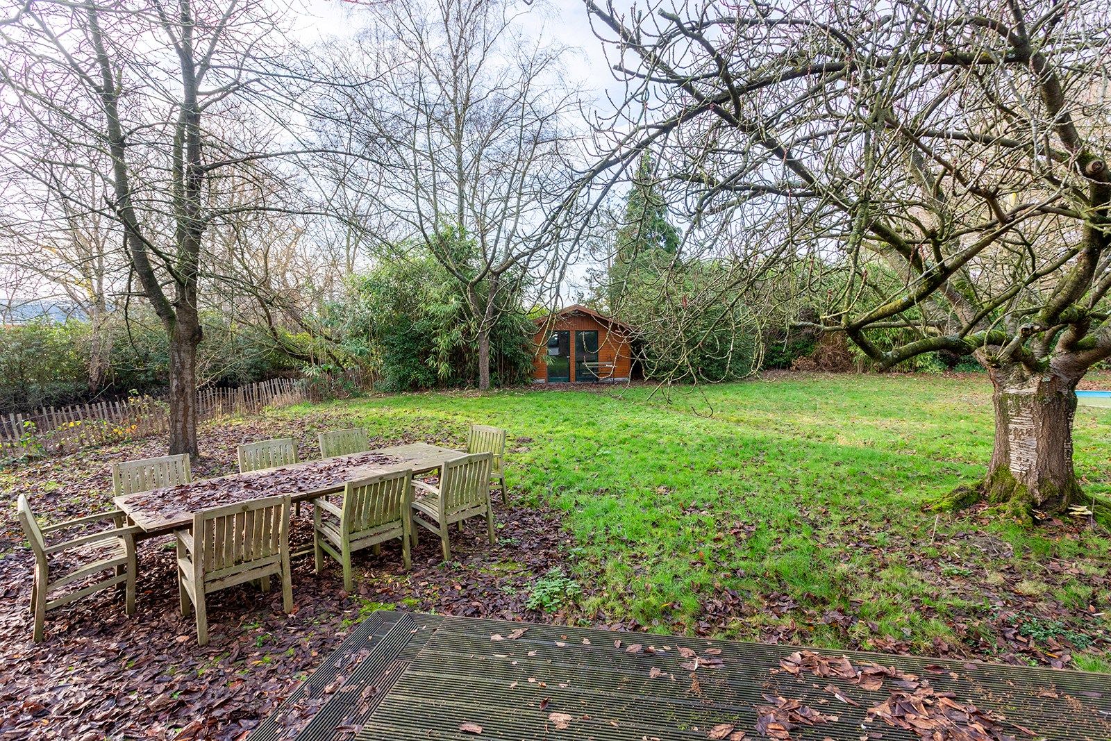 Villa met grote tuin, magazijn én weiland foto 14