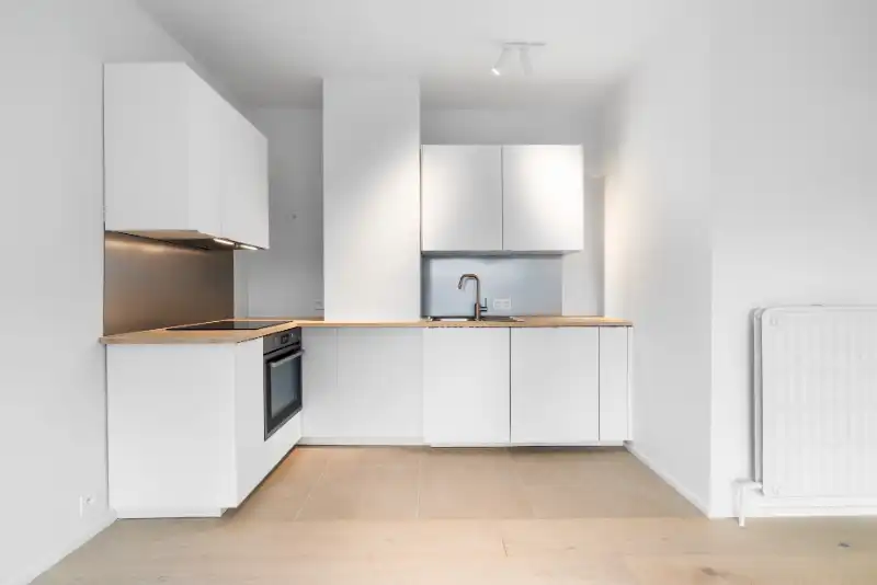 --- NIEUW --- Top gelegen gerenoveerd één slaapkamer appartement met terras. foto 2