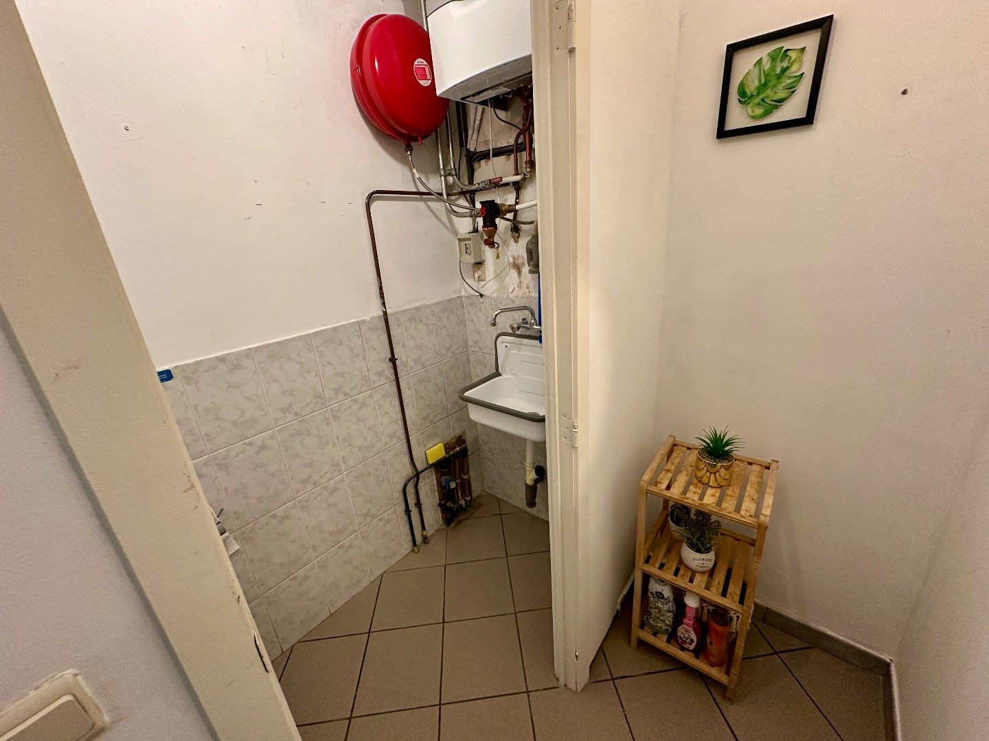 Instapklare winkelruimte van 150m² momenteel ingericht als kapperszaak in Eisden foto 14