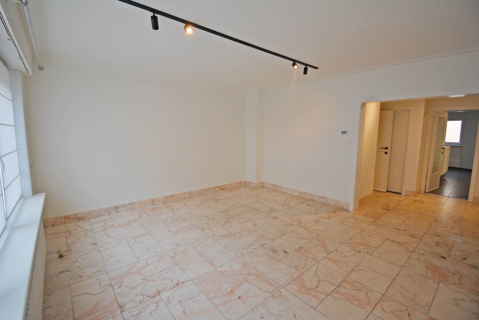 Ruim appartement met 3 slaapkamers in een zijstraat van de Lippenslaan. foto 5