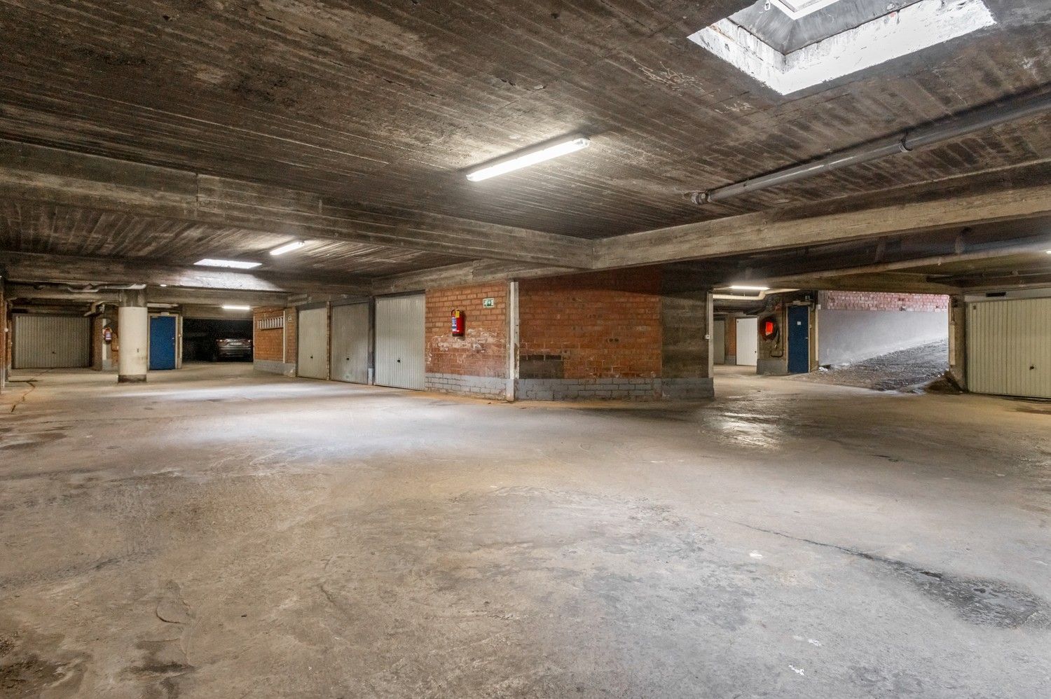 Handelsgelijkvloers te Deurne te koop! foto 16