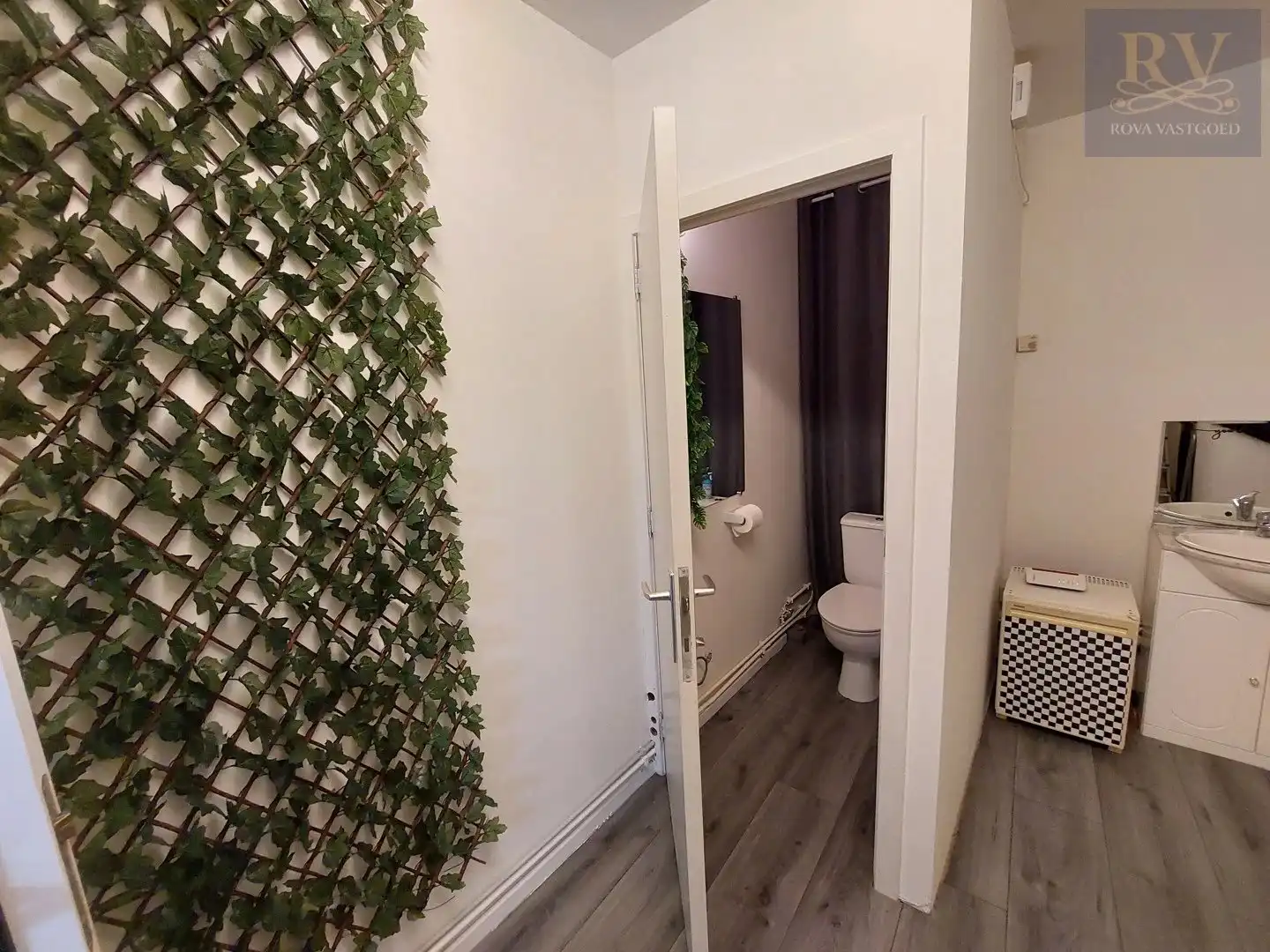 WINKELRUIMTE VAN +/- 80 M²   IN GALERIJ RUBENS IN LANAKEN foto 7