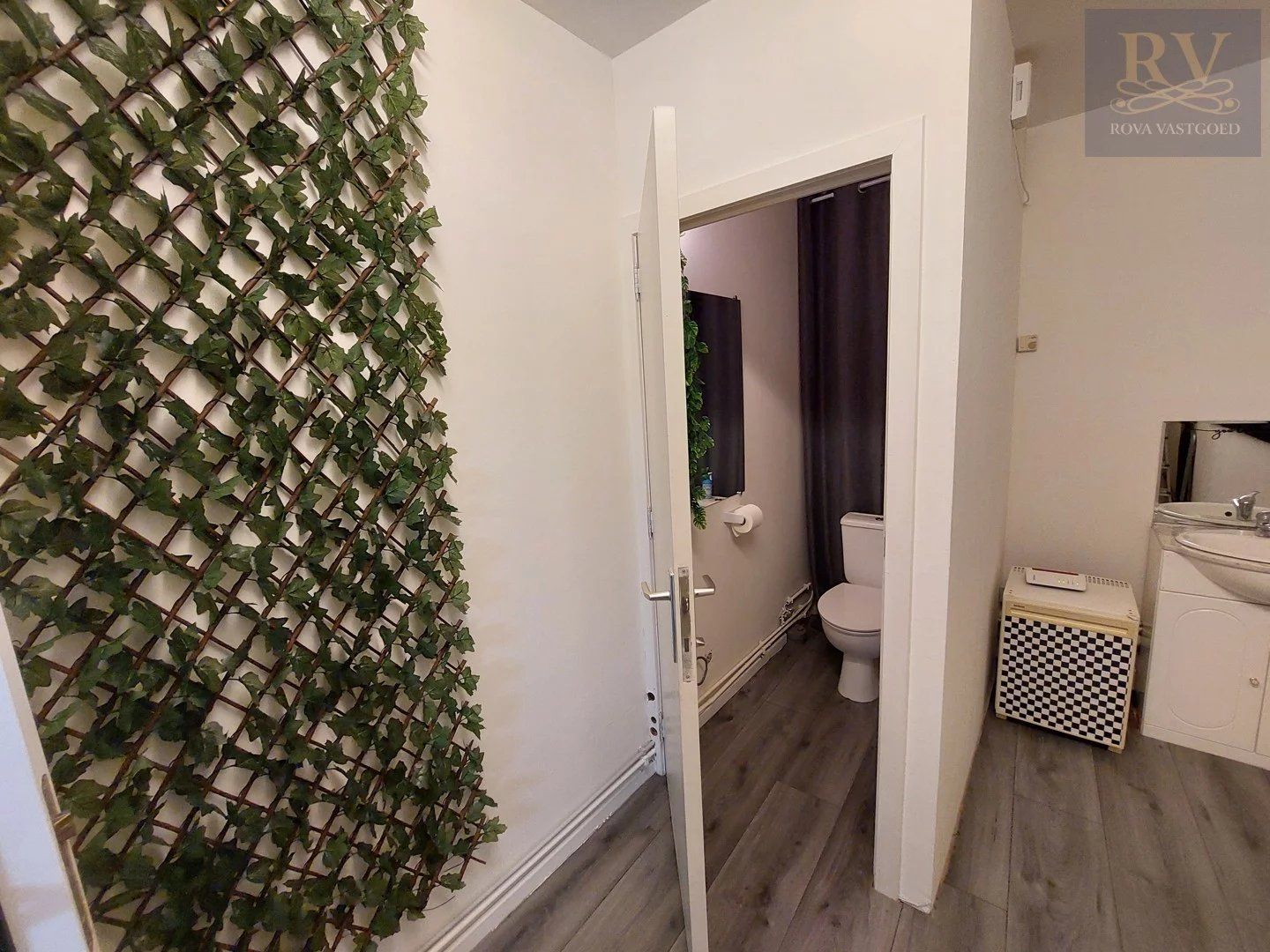 WINKELRUIMTE VAN +/- 80 M²   IN GALERIJ RUBENS IN LANAKEN foto 6