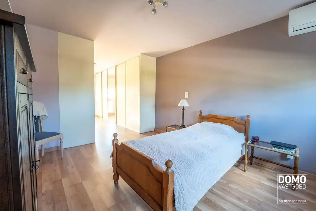 Ruime villa met paardenaccommodatie en wedstrijdstal gelegen te Herk-de-Stad - EPC-label: B - Bewoonbare vloeroppervlakte: 296m² foto 16