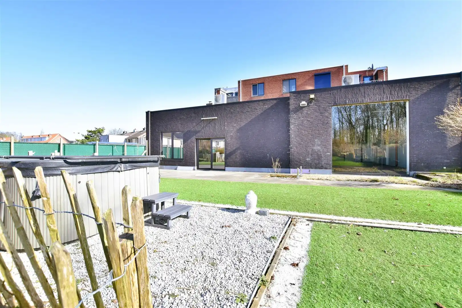 Multifunctioneel bedrijfspand (ca. 450m²) te Hamme. foto 2