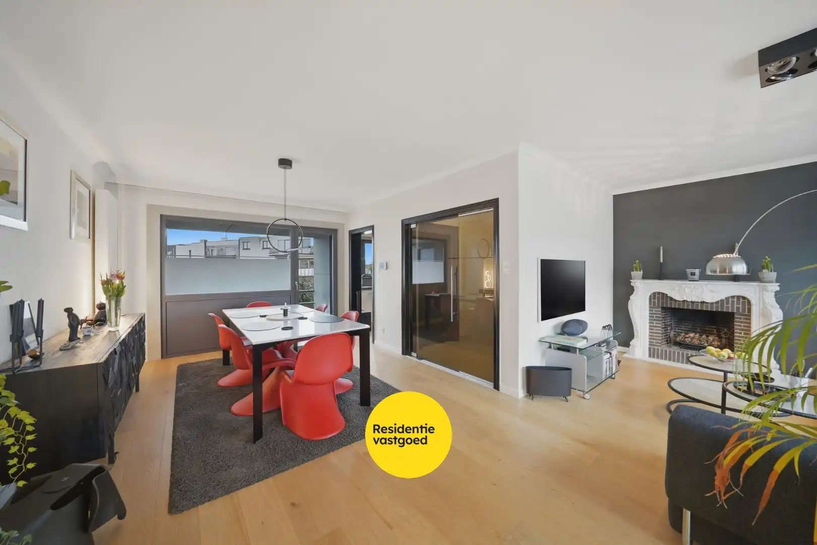 Ruime bel-étage woning met tuin en garage op rustige ligging te Bredene foto 8