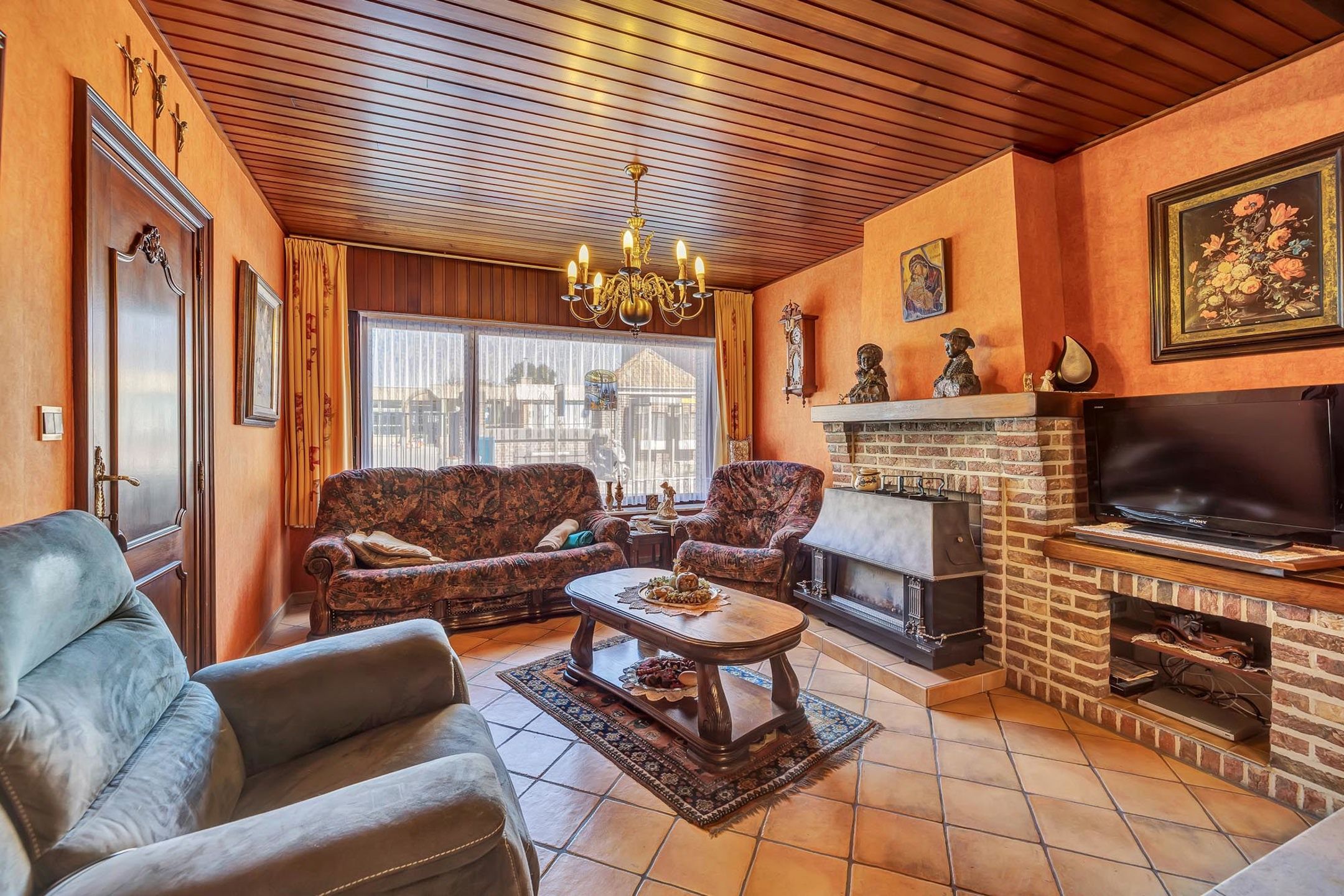 Charmante woning met 3 slpk met garage/(kleine)handelsruimte foto 4