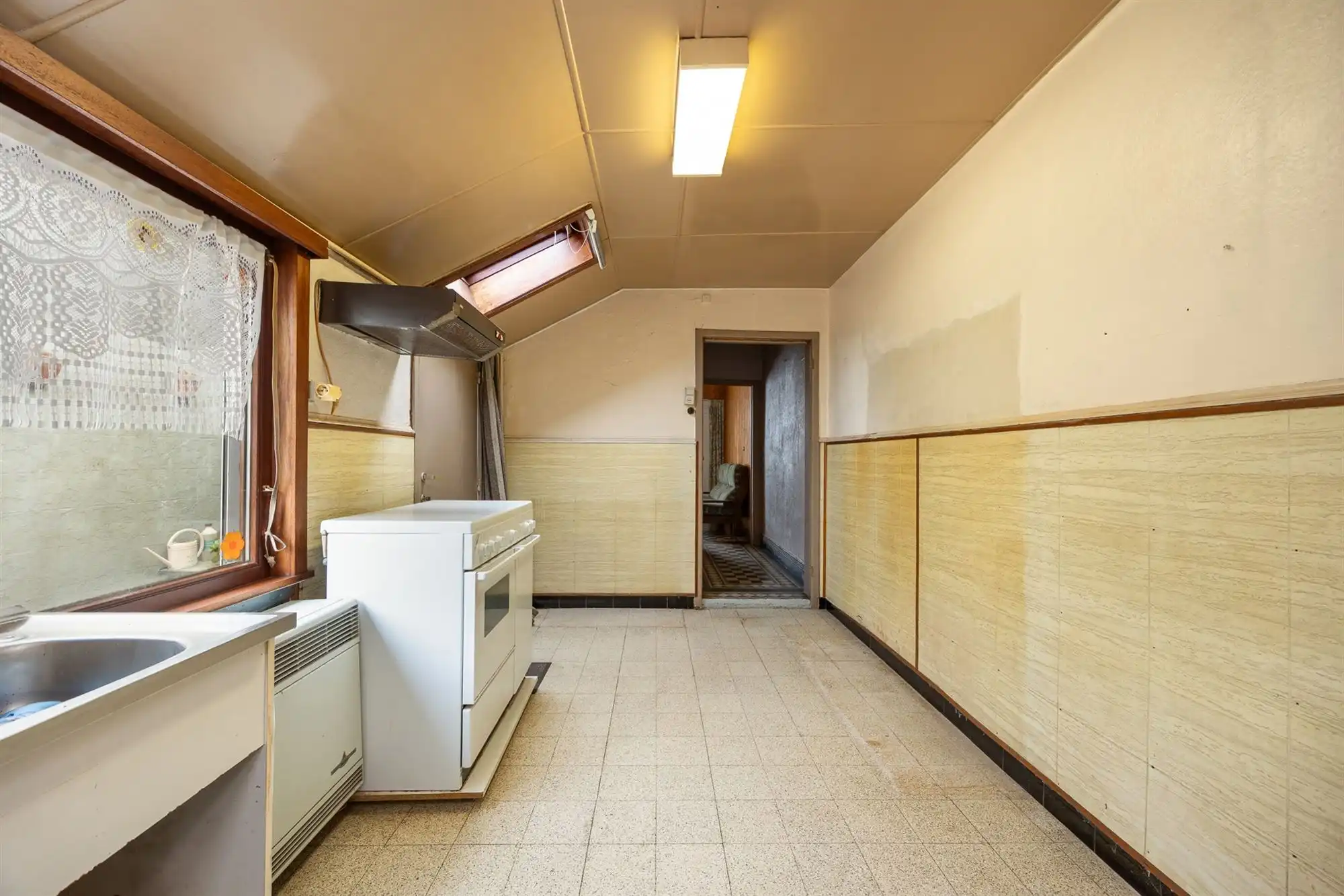 Te renoveren woning op mooi perceel van 256m² foto 5