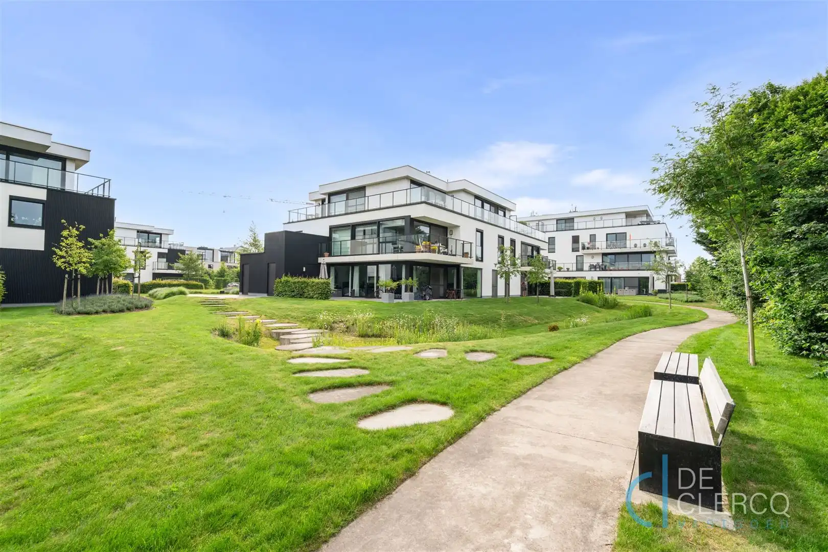 Gelijkvloers appartement met terras TE HUUR in Lochristi foto 2