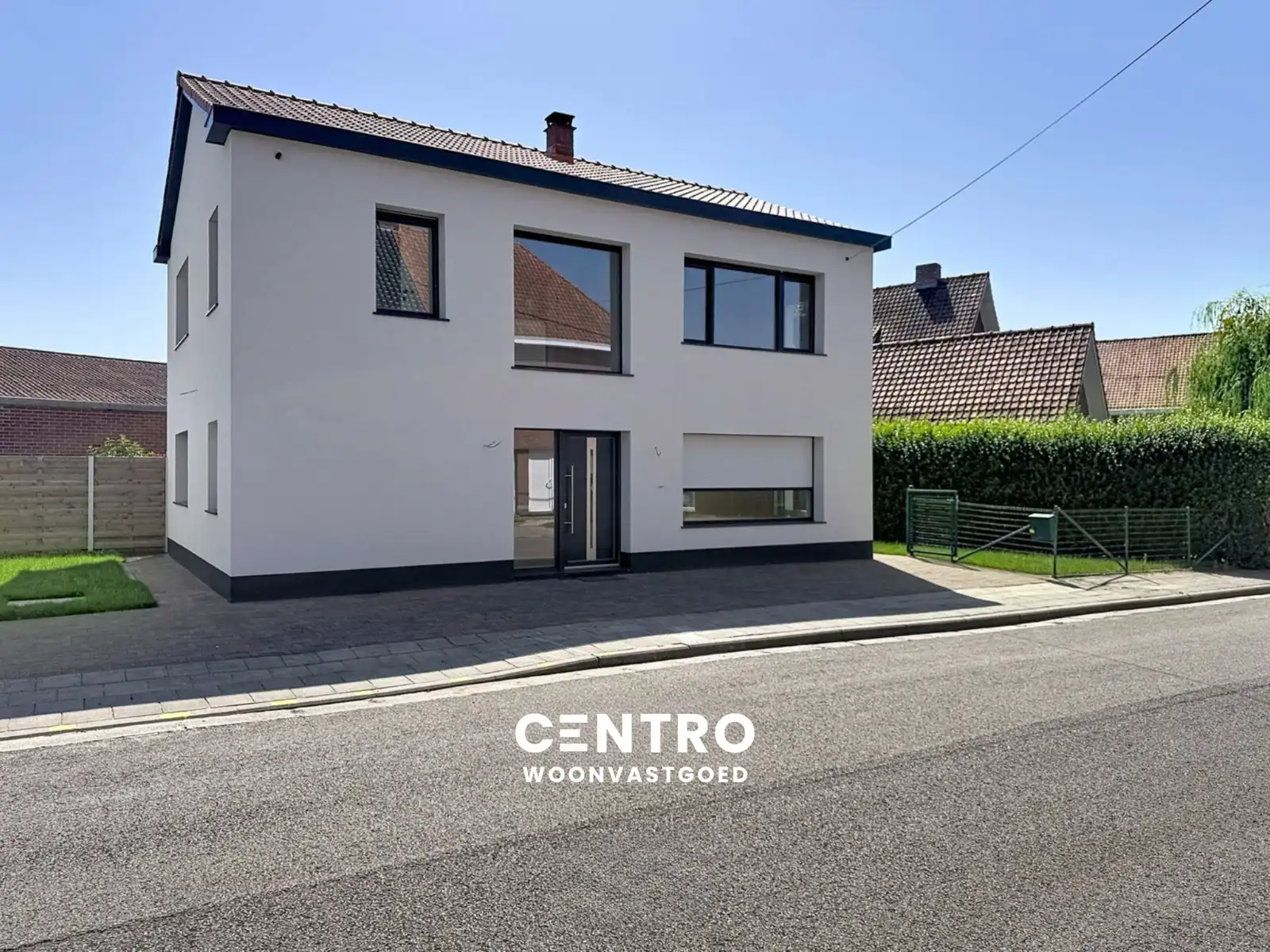 Gerenoveerde woning met 4 slpks, ZUIDger. tuin en ruime garagebox! foto {{pictureIndex}}