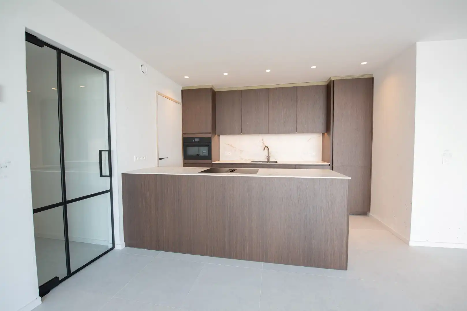 Prachtig, kwaliteitsvolle nieuwbouwappartement in het hartje van Kruishoutem! foto 3