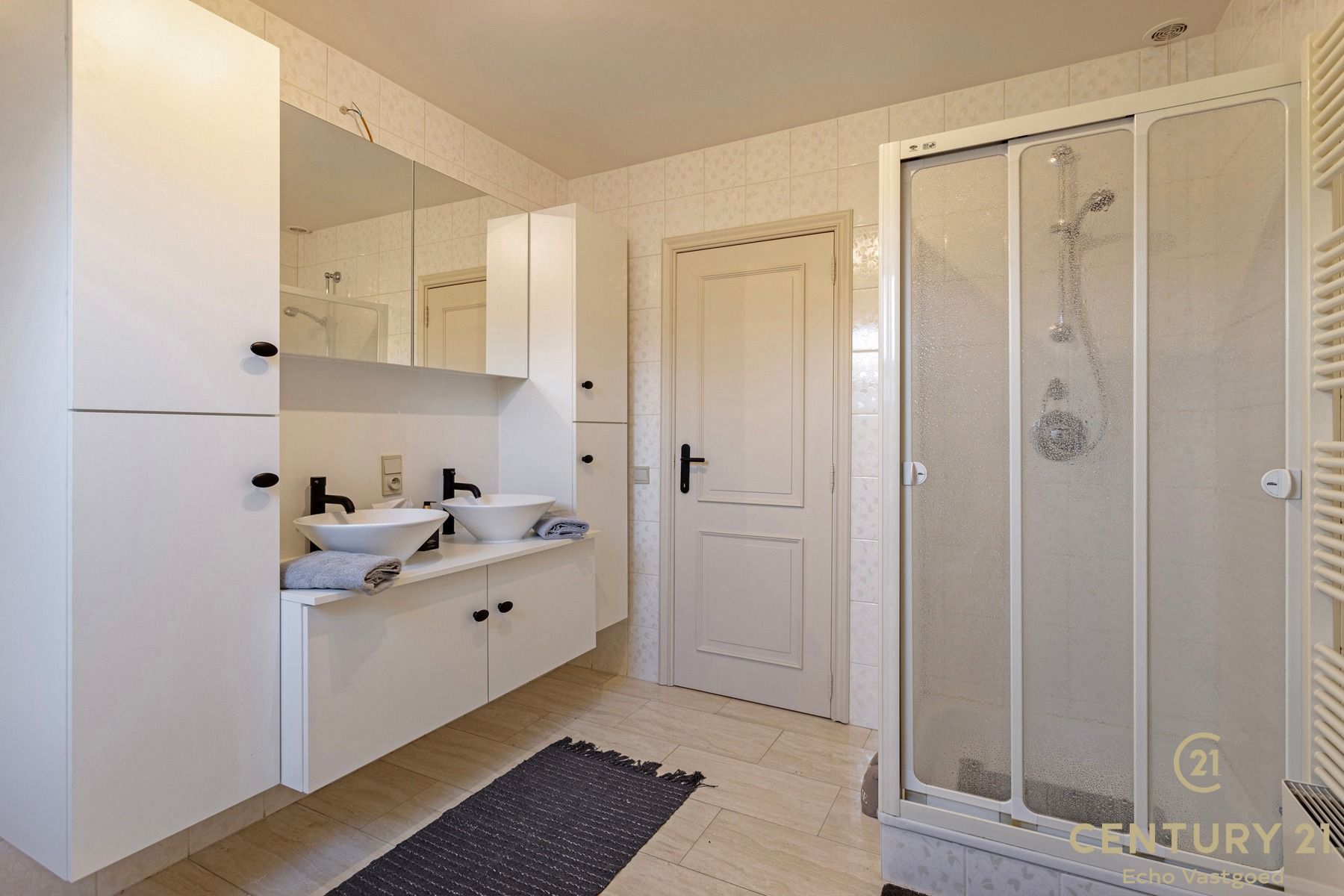 Ruime, gerenoveerde villa met fraaie tuin op ca 2420m² foto 27