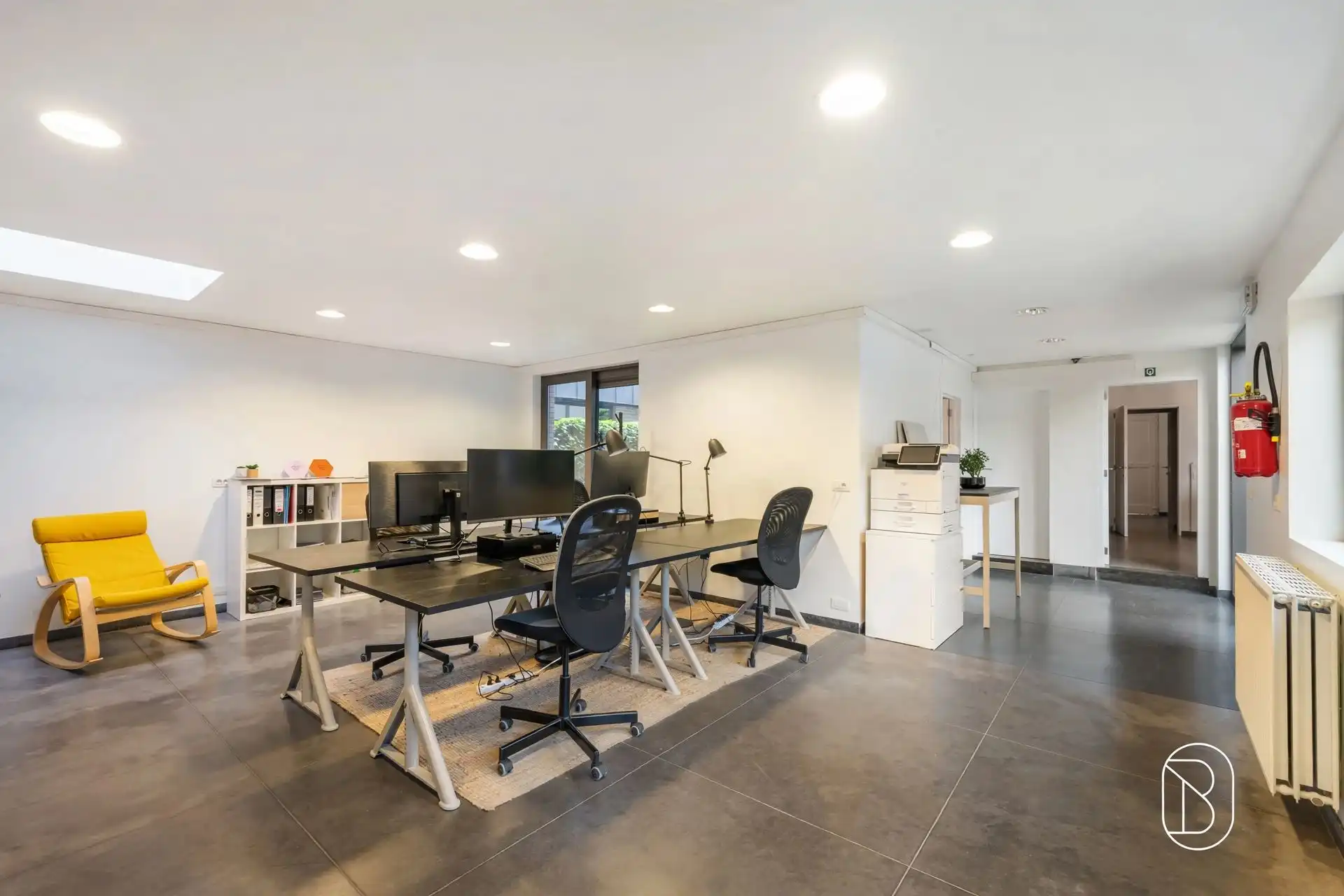 Commercieel gelegen kantoor/praktijk + woonst met atelier foto 12