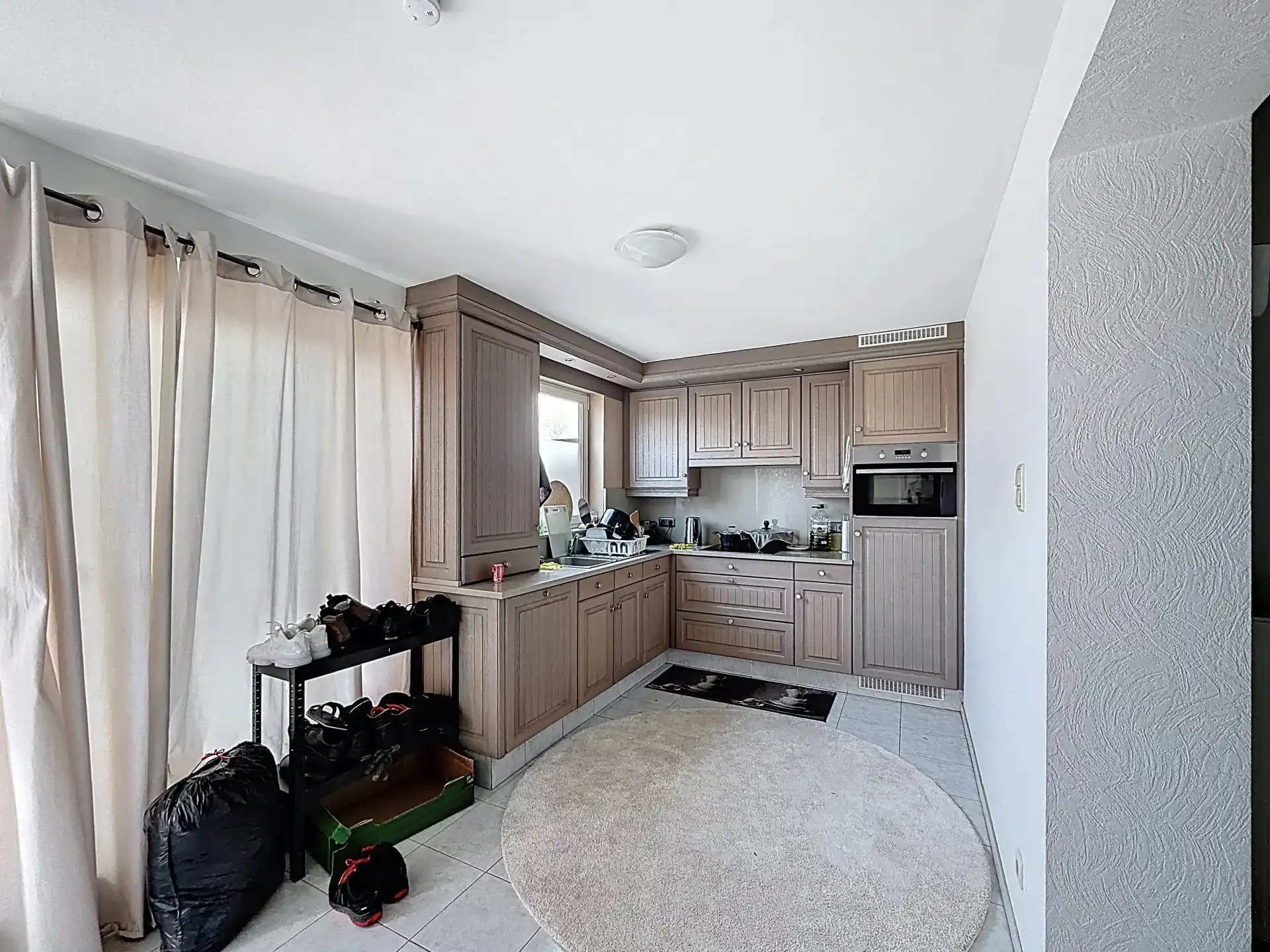 Handelspand met bovengelegen duplex-appartement in het centrum van Dessel. foto 11