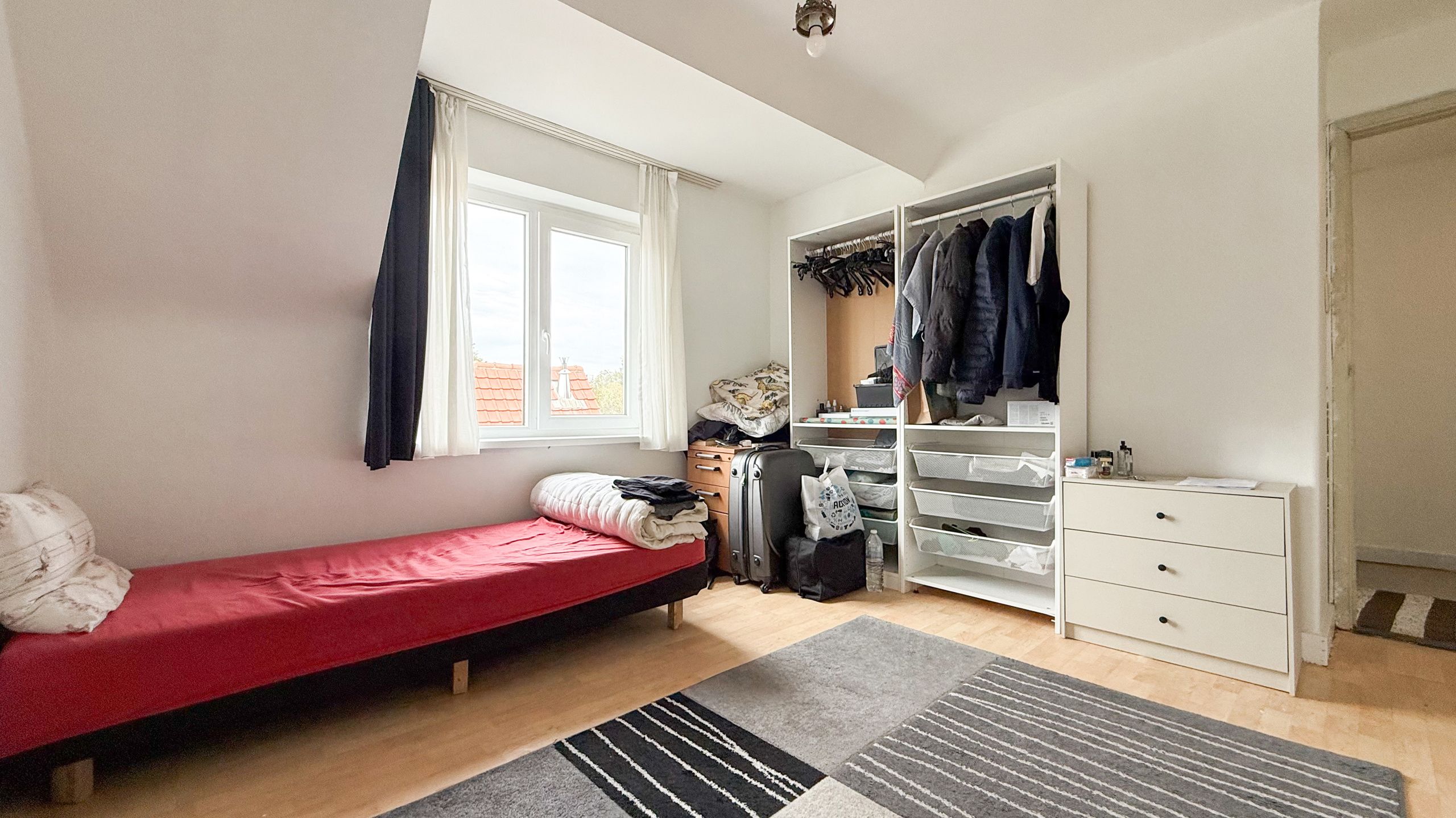 Half open gezinswoning, centraal gelegen, met 3 slaapkamers! foto 20