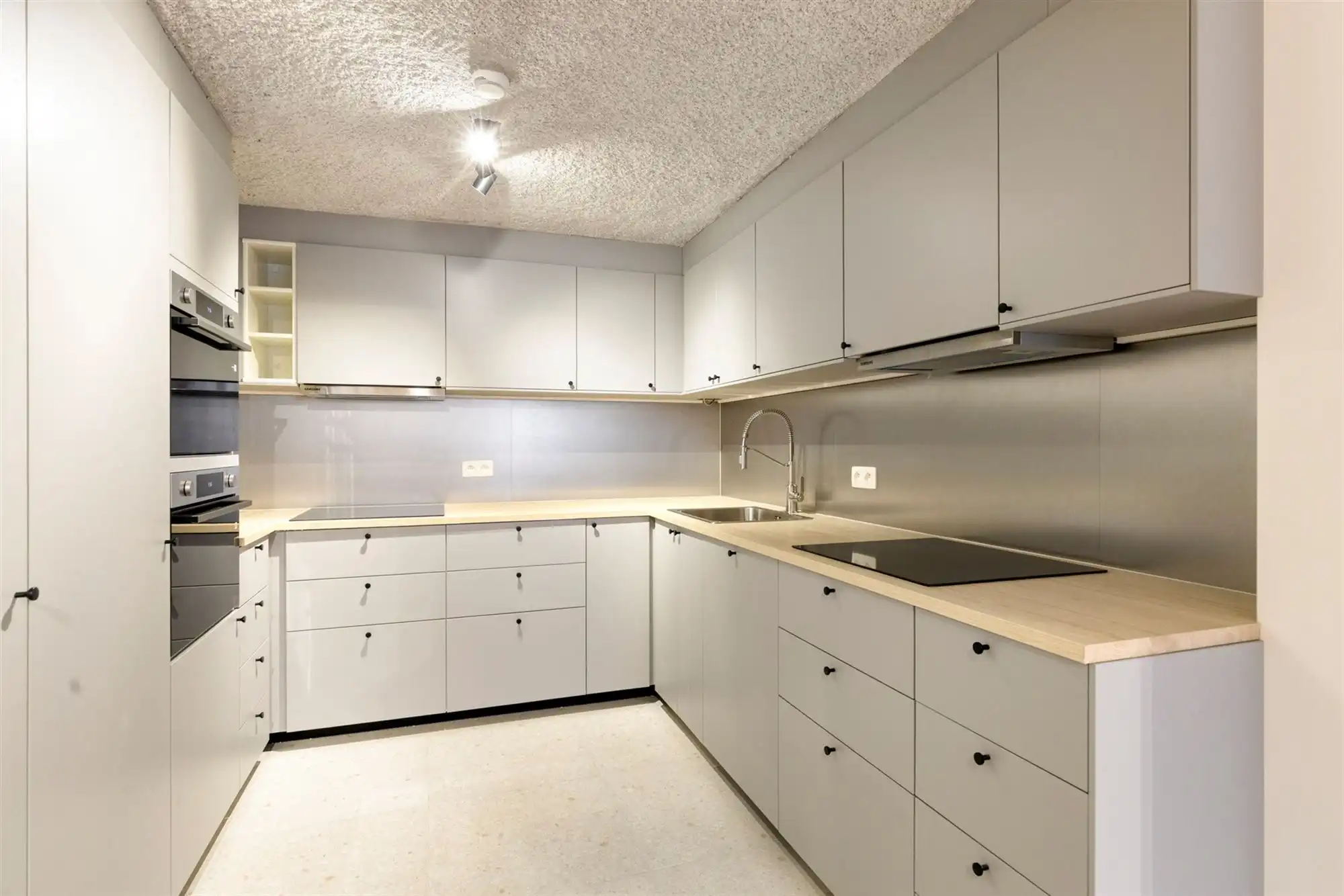 Moderne studentenkamer met airco foto 5