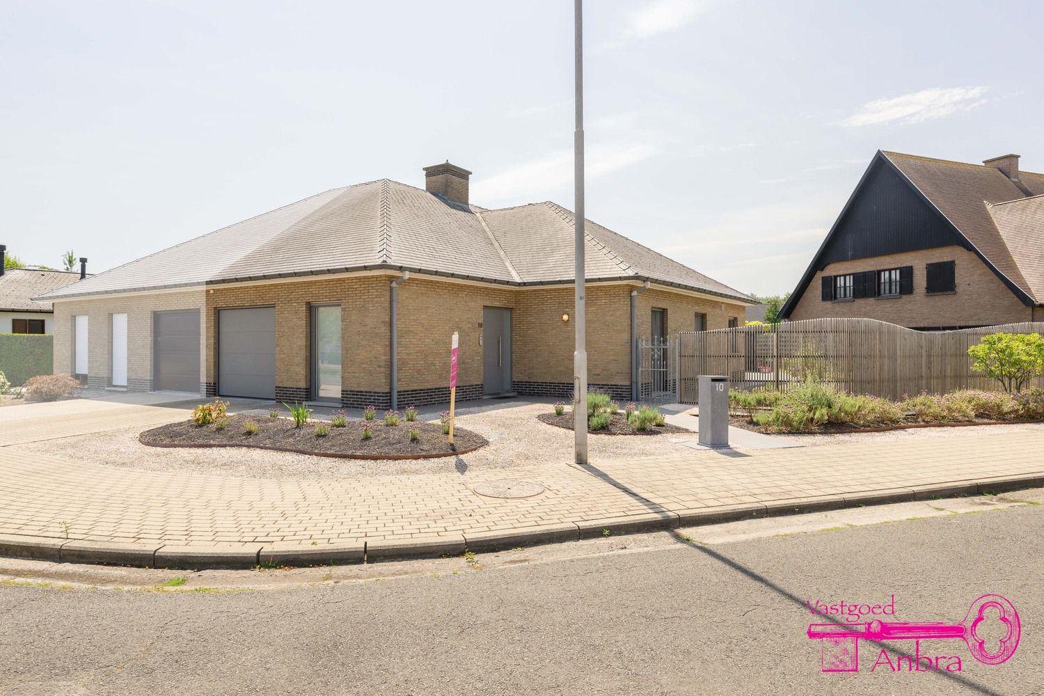 Bungalow te koop foto {{pictureIndex}}