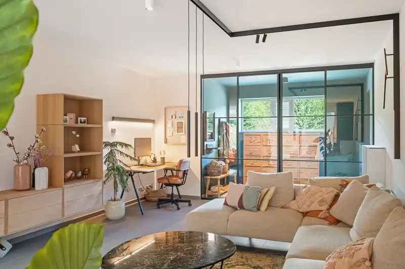 Hooglede – Verrassend ruime tussenwoning met villa-allures op 1.218 m² foto {{pictureIndex}}