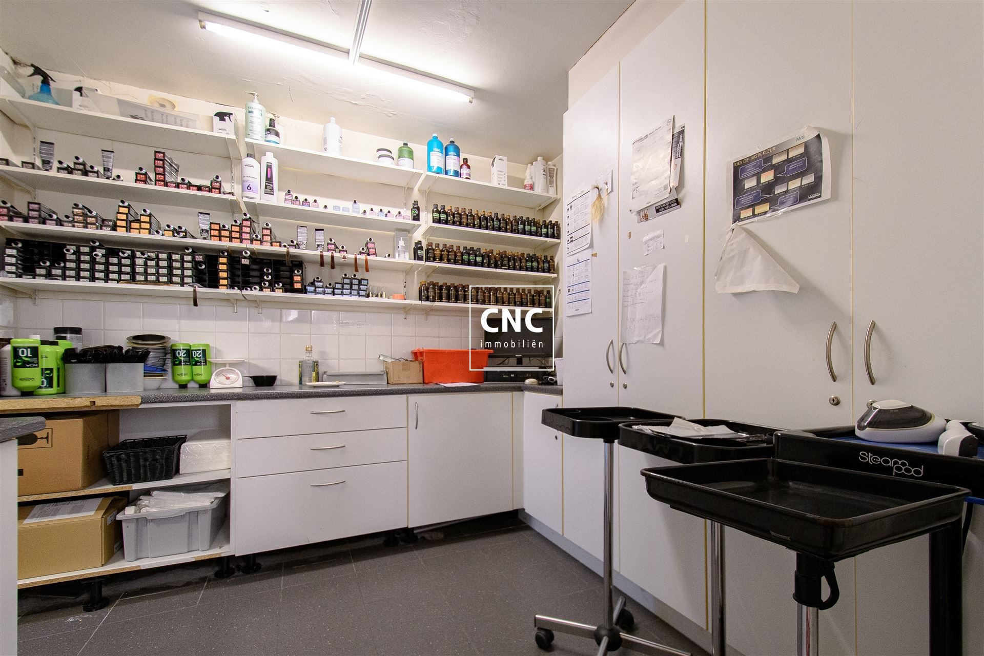 Exclusieve Commerciële Ruimte te Huur op Toplocatie in de Lippenslaan foto 12