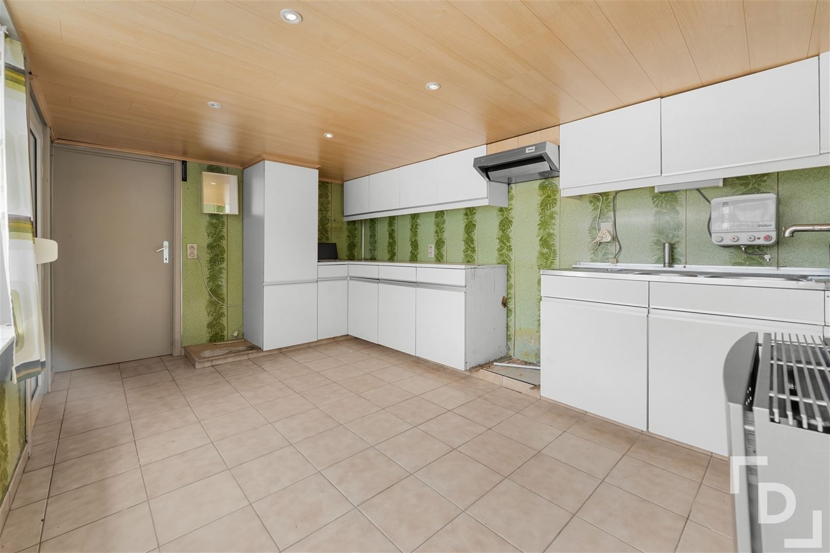 Ruime te renoveren woning te koop in Geluveld. foto 8