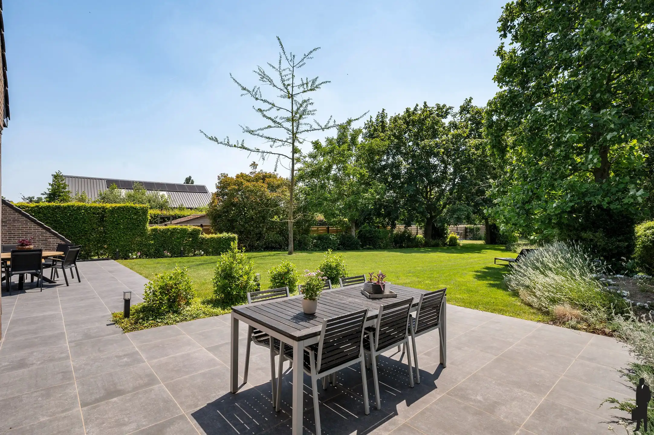 Ruime vrijstaande villa met 4 slaapkamers, inpandige garage en zuidgerichte tuin op een perceel van 2.957 m². foto 22