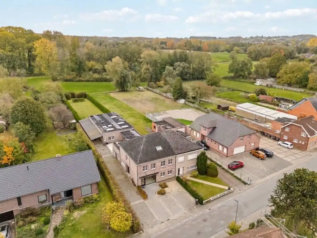 Veelzijdig (handels)huis met atelier, magazijn en zalige tuin op 1.400 m² te Meldert foto {{pictureIndex}}