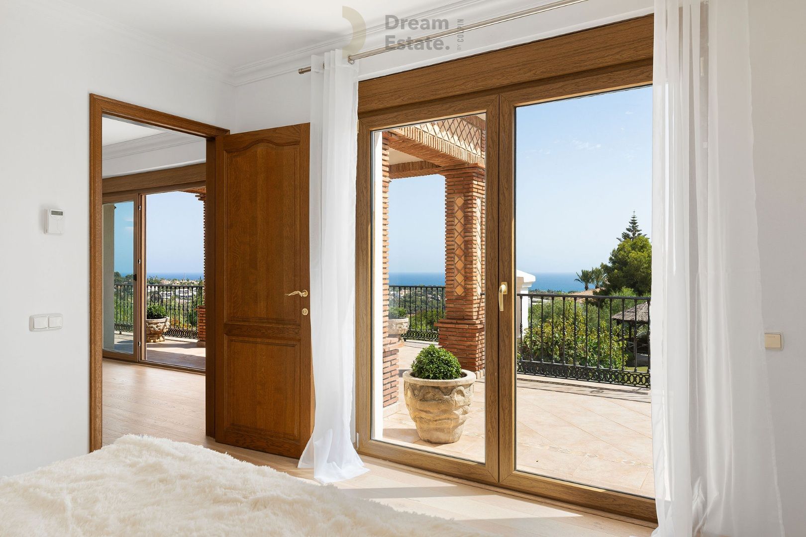 Welkom in deze prachtige villa te El Paraiso, een mix van Andalusische charme en moderne elegantie. foto 31