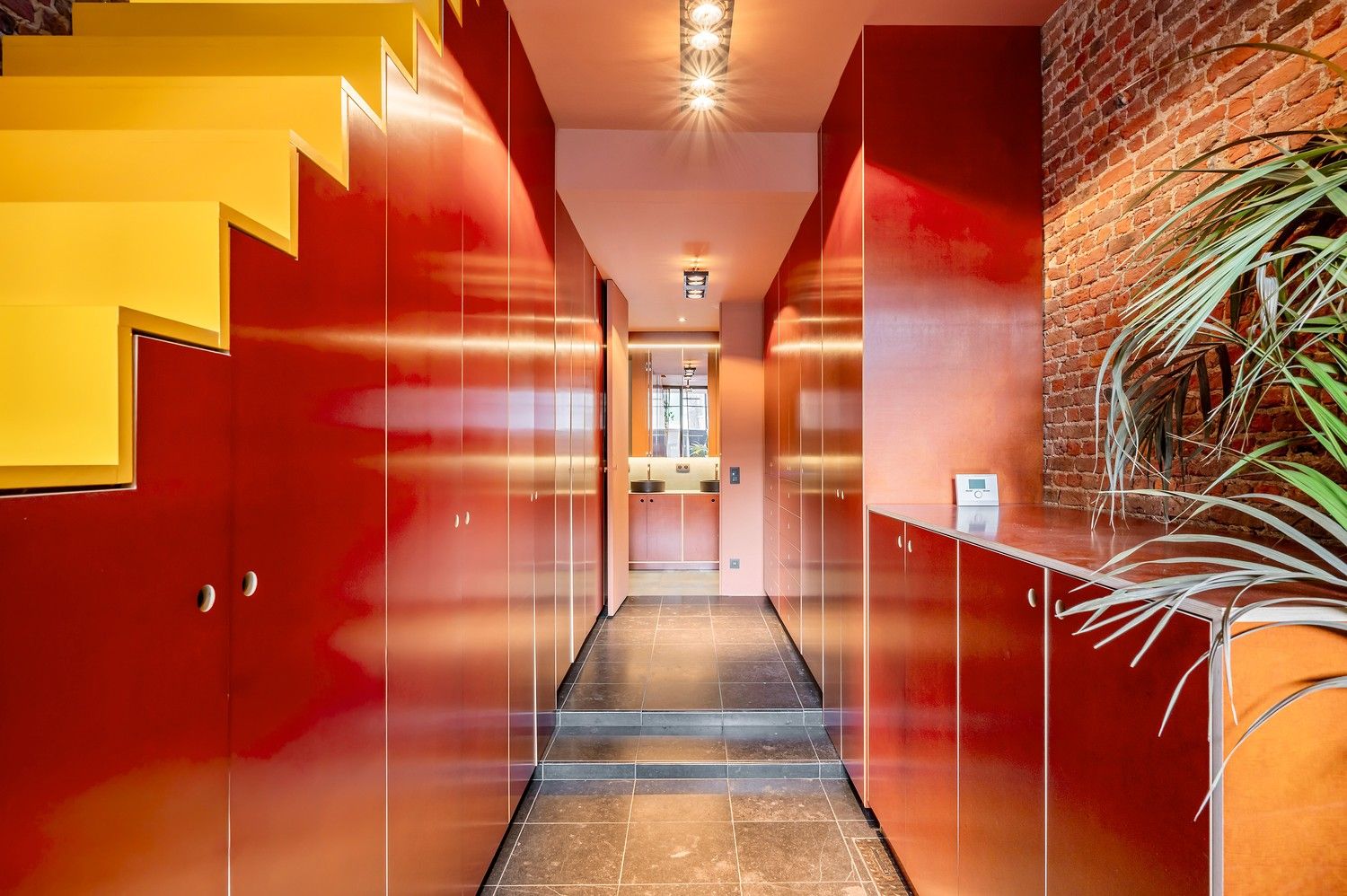 Karaktervolle erfgoedwoning op topligging tegenover de Sint-Gummaruskerk. foto 4