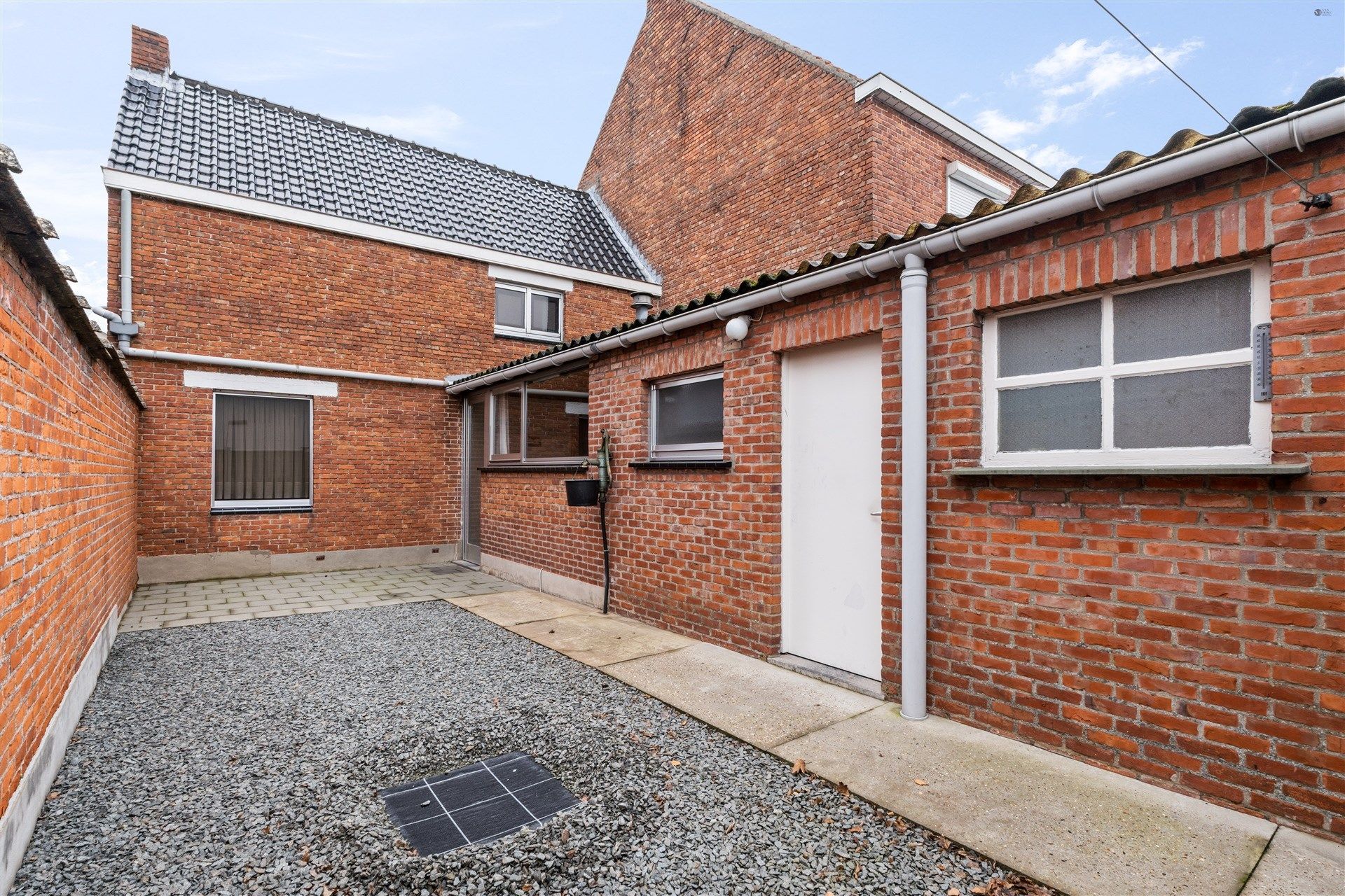 Te renoveren knusse HOB met overweg foto 4