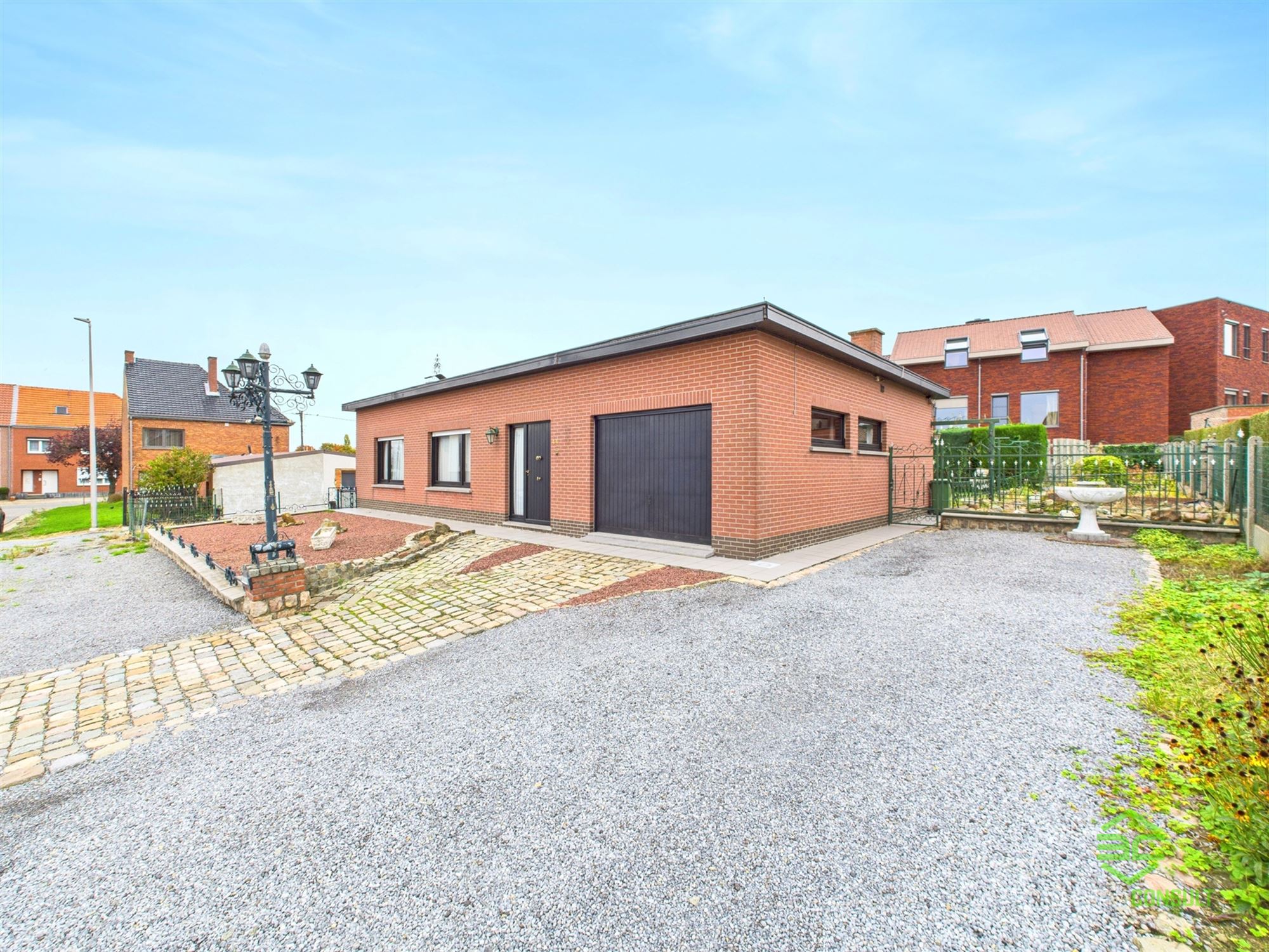 Gelijkvloerse woning in het centrum met 2 slpk en ruime tuinberging! foto 2