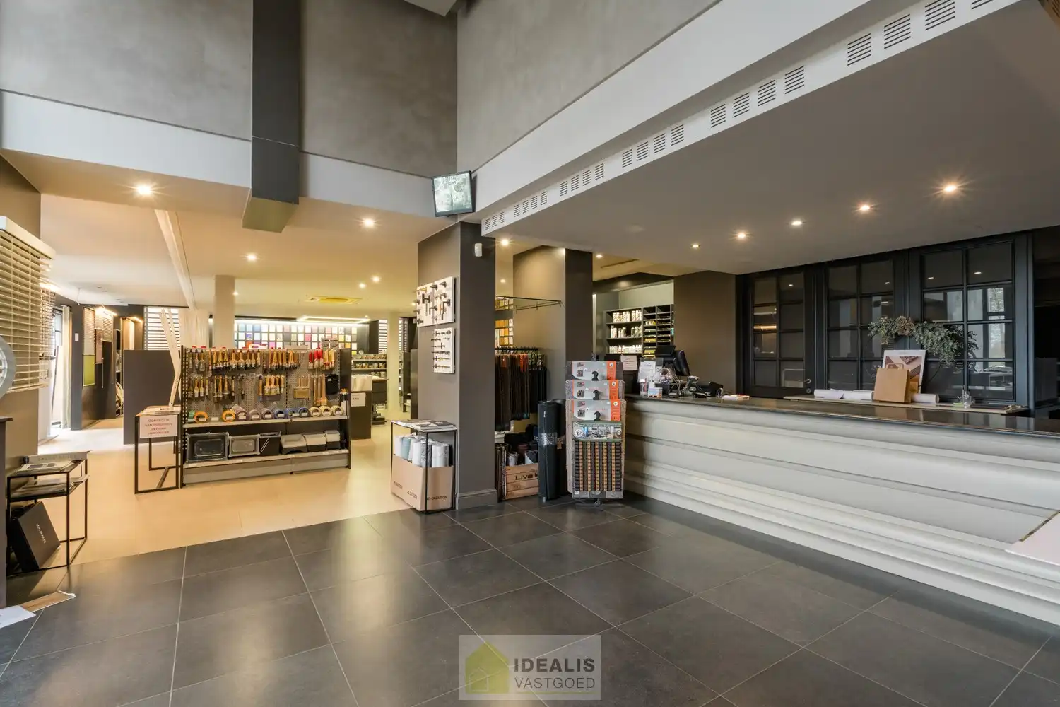 INSTAPKLARE HANDELSRUIMTE VAN MAAR LIEFST +- 410M² MET RIANTE WONING OP SCHITTERENDE COMMERCIËLE ZICHTLOCATIE!! foto 6