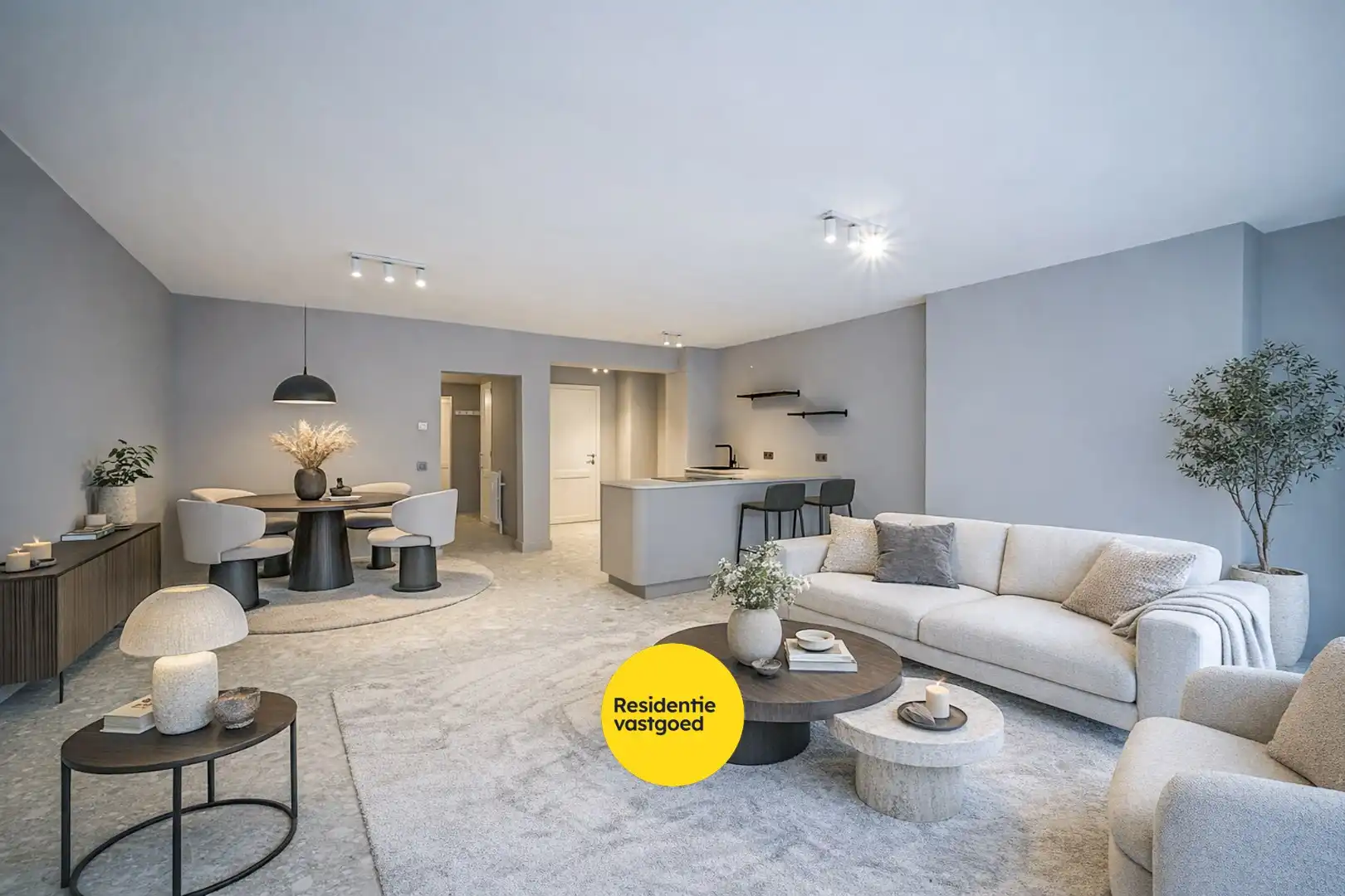 Gerenoveerd 2-slpk appartement met lift in Oostende foto 2