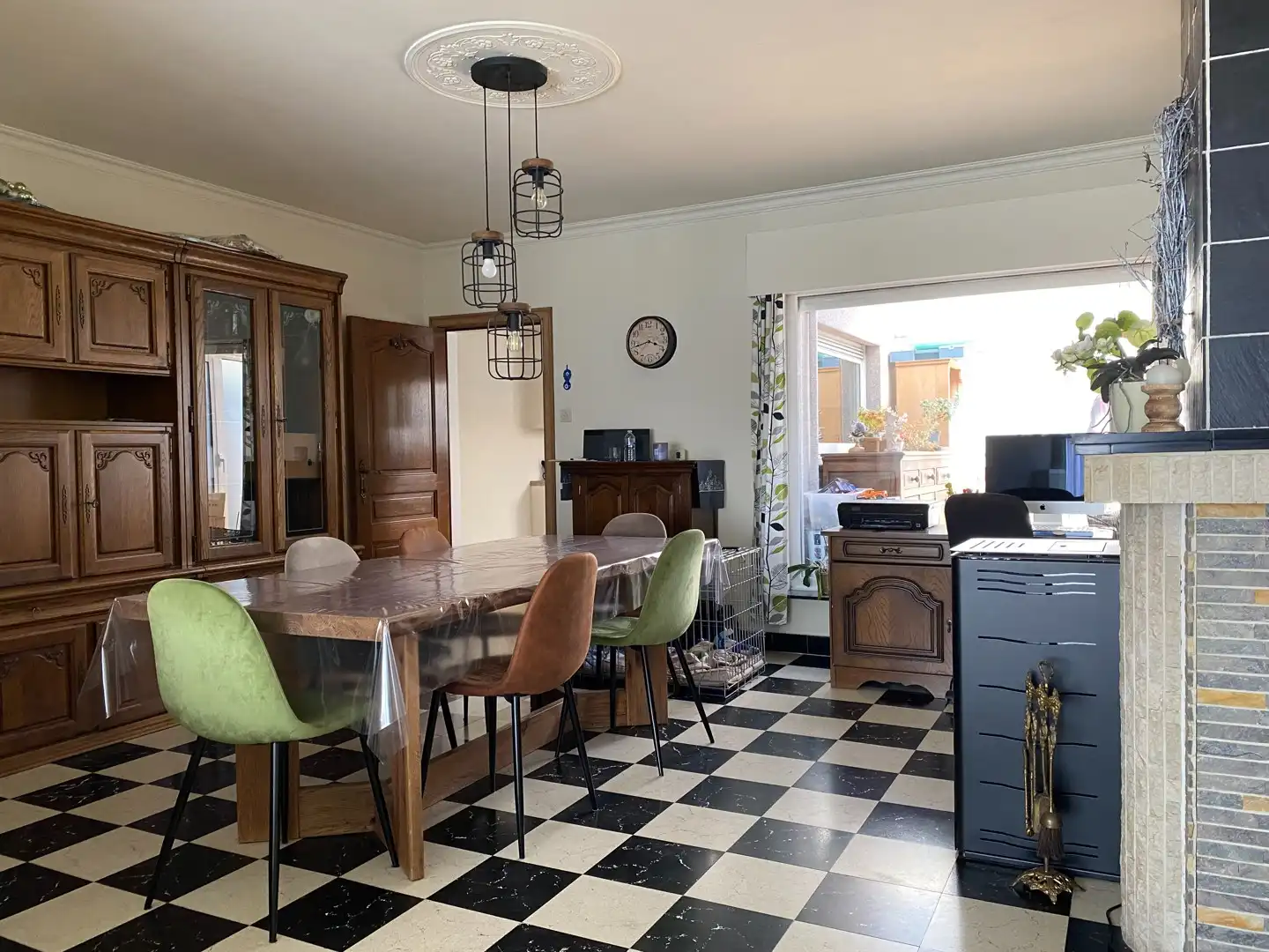 Charmante woning met grote tuin en garage op leuke locatie foto 3