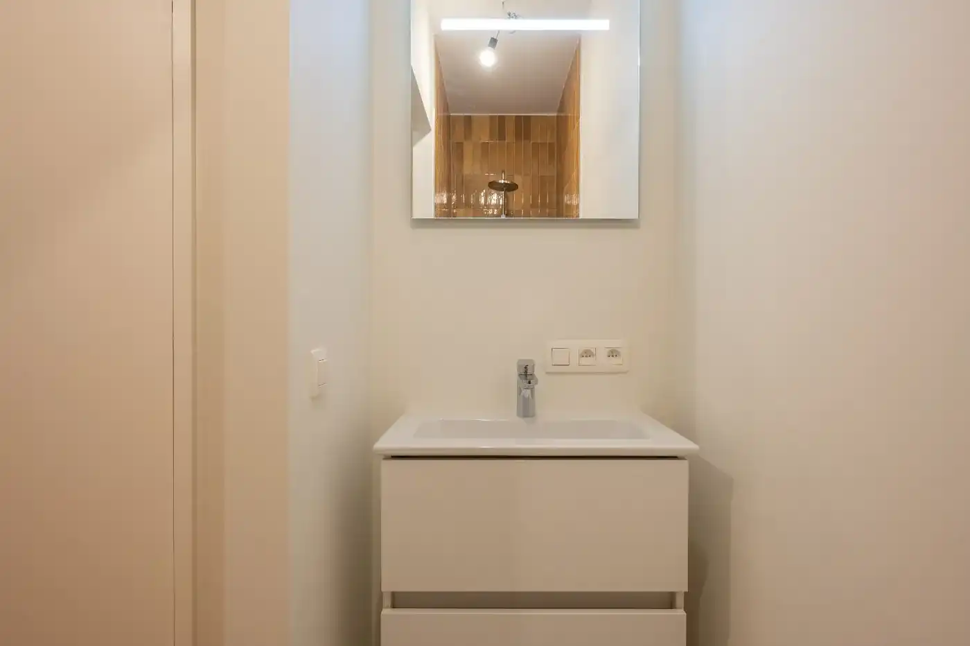 Lichtrijk appartement op de 7e verdieping met een ruim terras en een prachtig open uitzicht foto 12