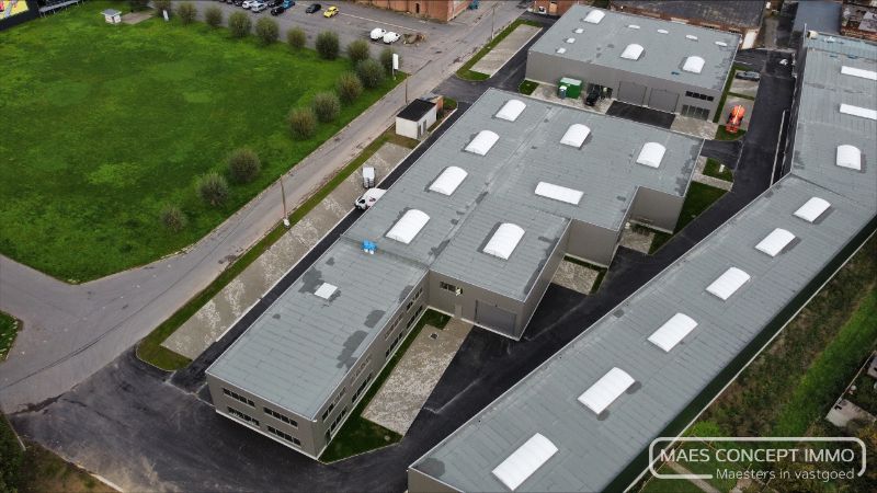 Nieuwbouw KMO-unit van 220 m² te huur in Moeskroen met mezzanine en toilet foto 8