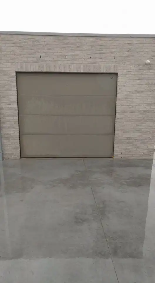 RECENT GEBOUWDE GARAGE NR. 01 TE HUUR  foto 2