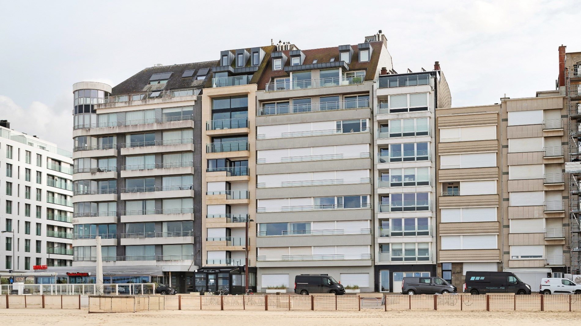 Luxueus vernieuwd appartement op de Zeedijk vlakbij het Rubensplein te Albertplage. foto 22