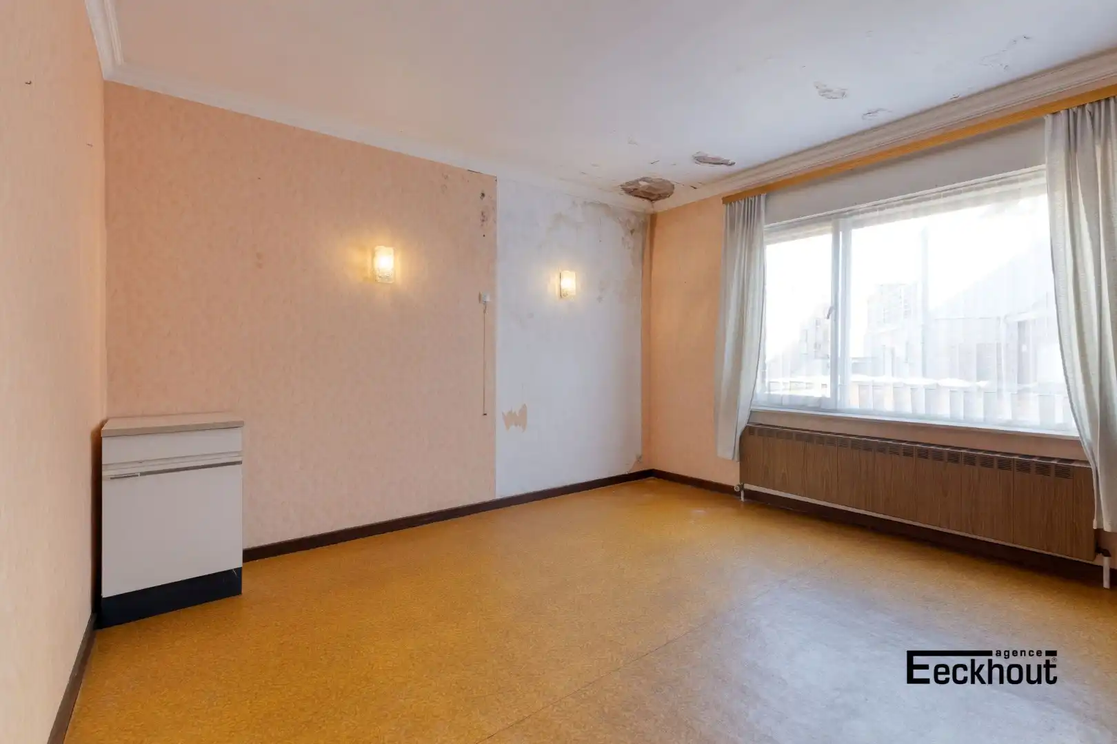 Zeer ruime woning boordevol potentieel met grote garages en mooi open zicht! foto 14