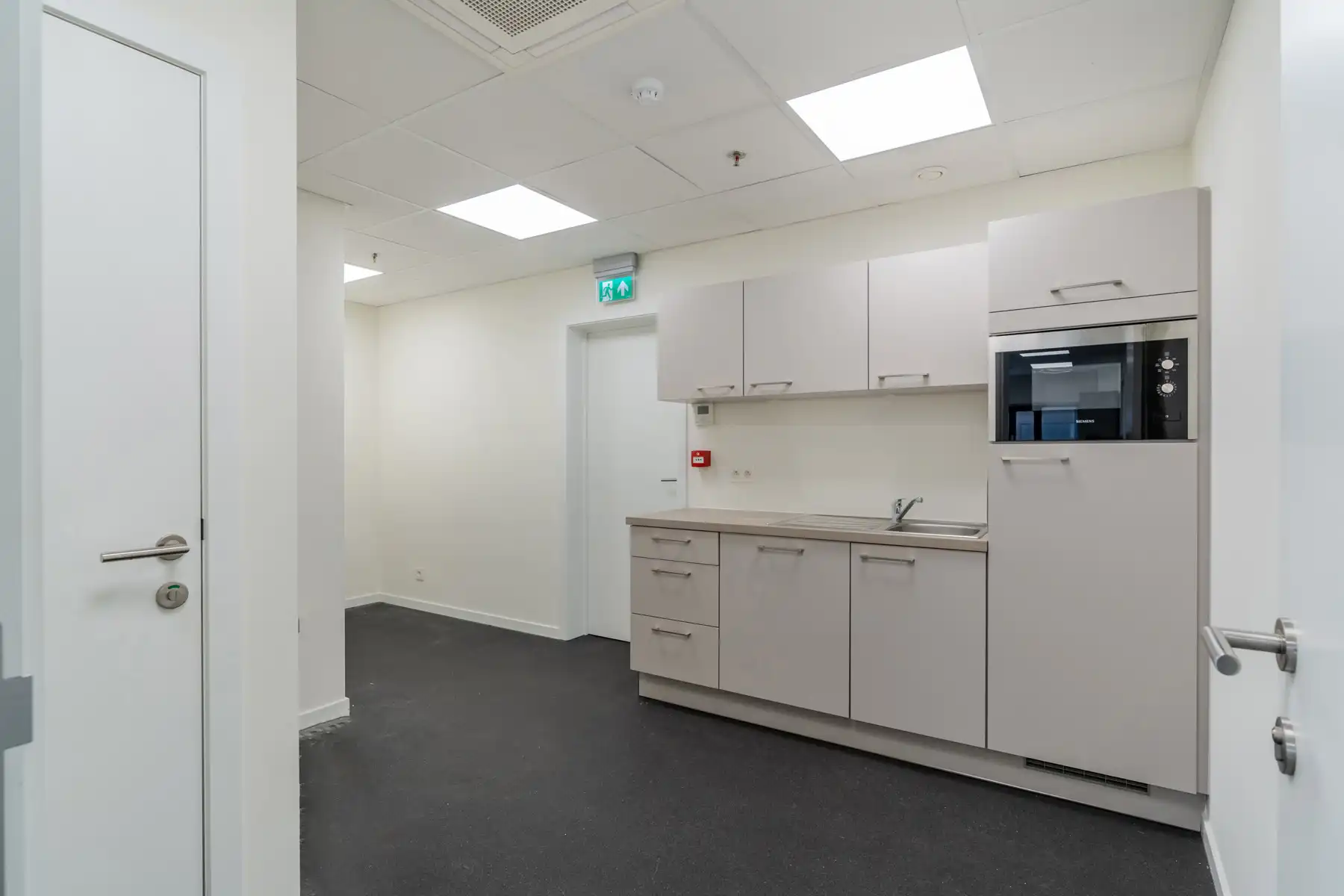 Instapklare kantoorruimte te huur in Radisson Toren foto 15