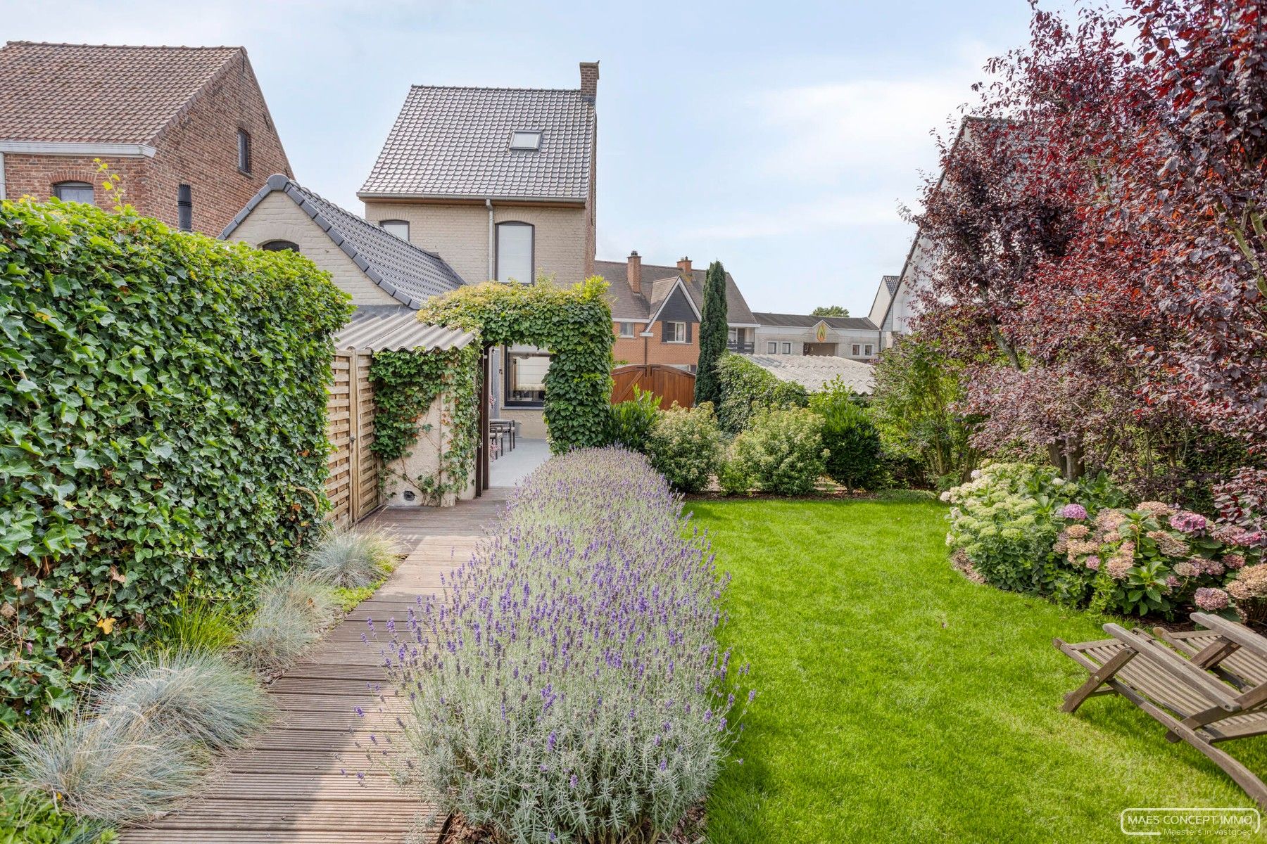Gezellige halfopen woning met ruime groene tuin foto 13