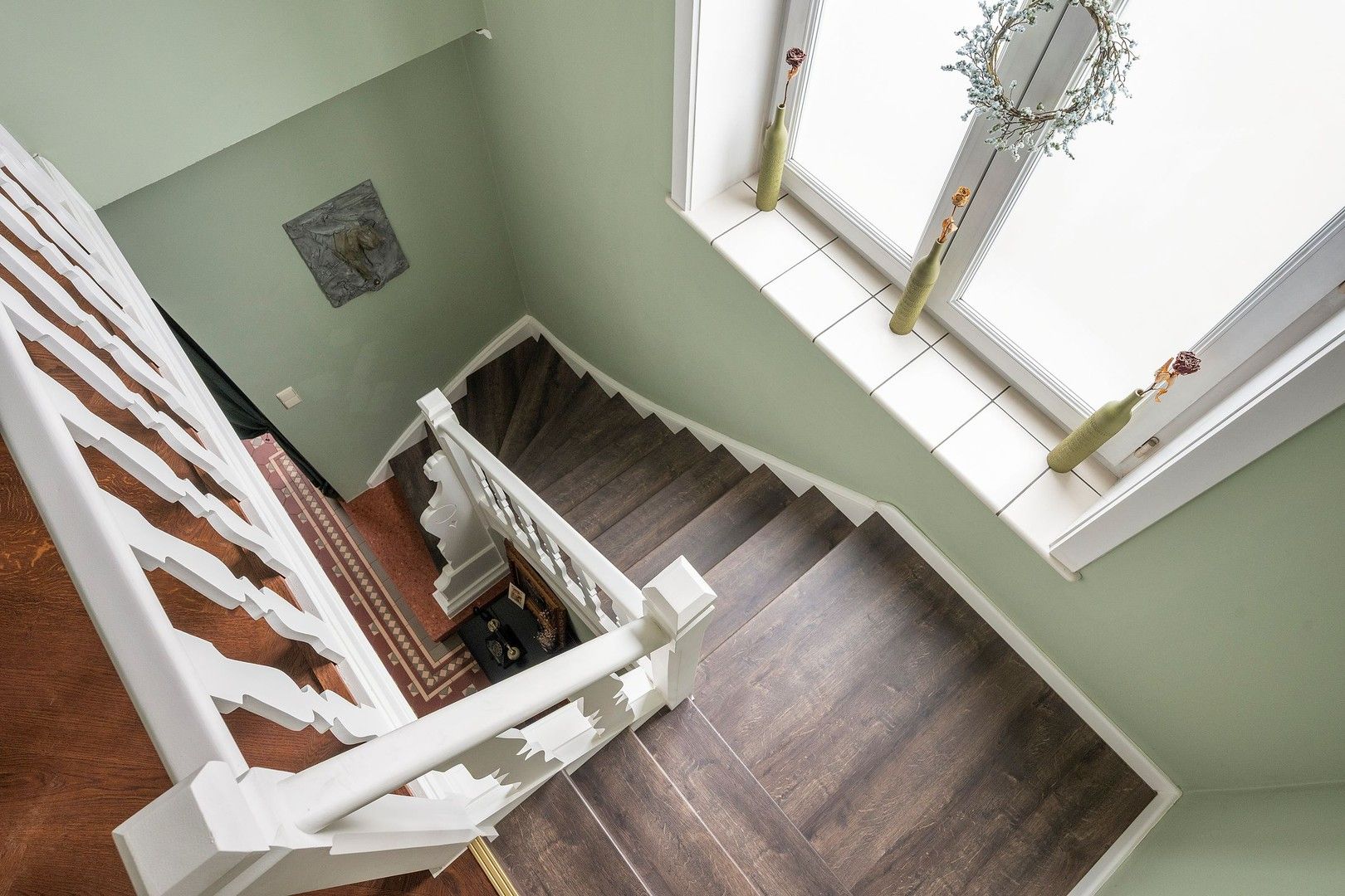 Prachtige karaktervolle, halfopen, robuuste én energiezuinige bel-étage van de jaren '50 met 4 slaapkamers, garage, kelderverdieping en paradijselijke tuin. foto 18