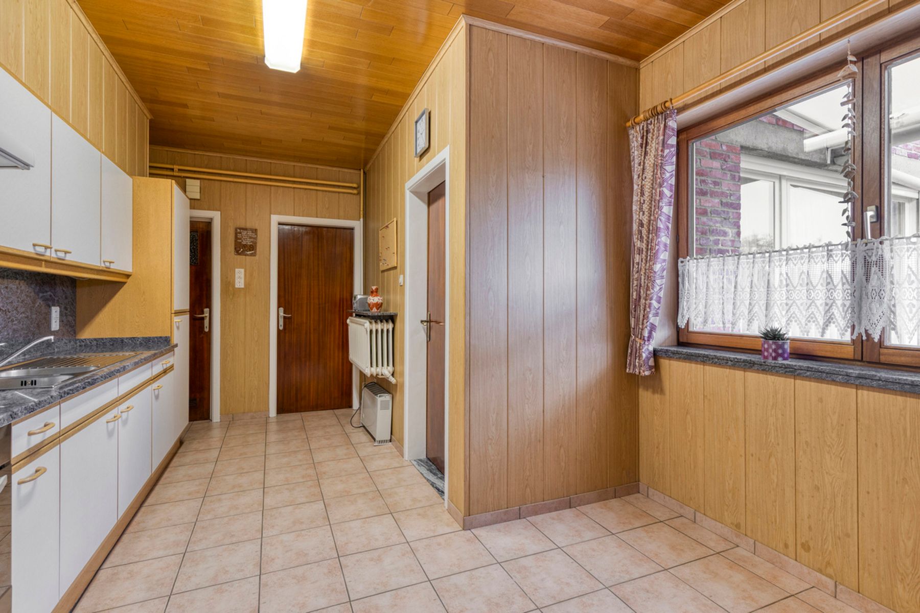 Solide en ruime te renoveren gezinswoning op toplocatie foto 10