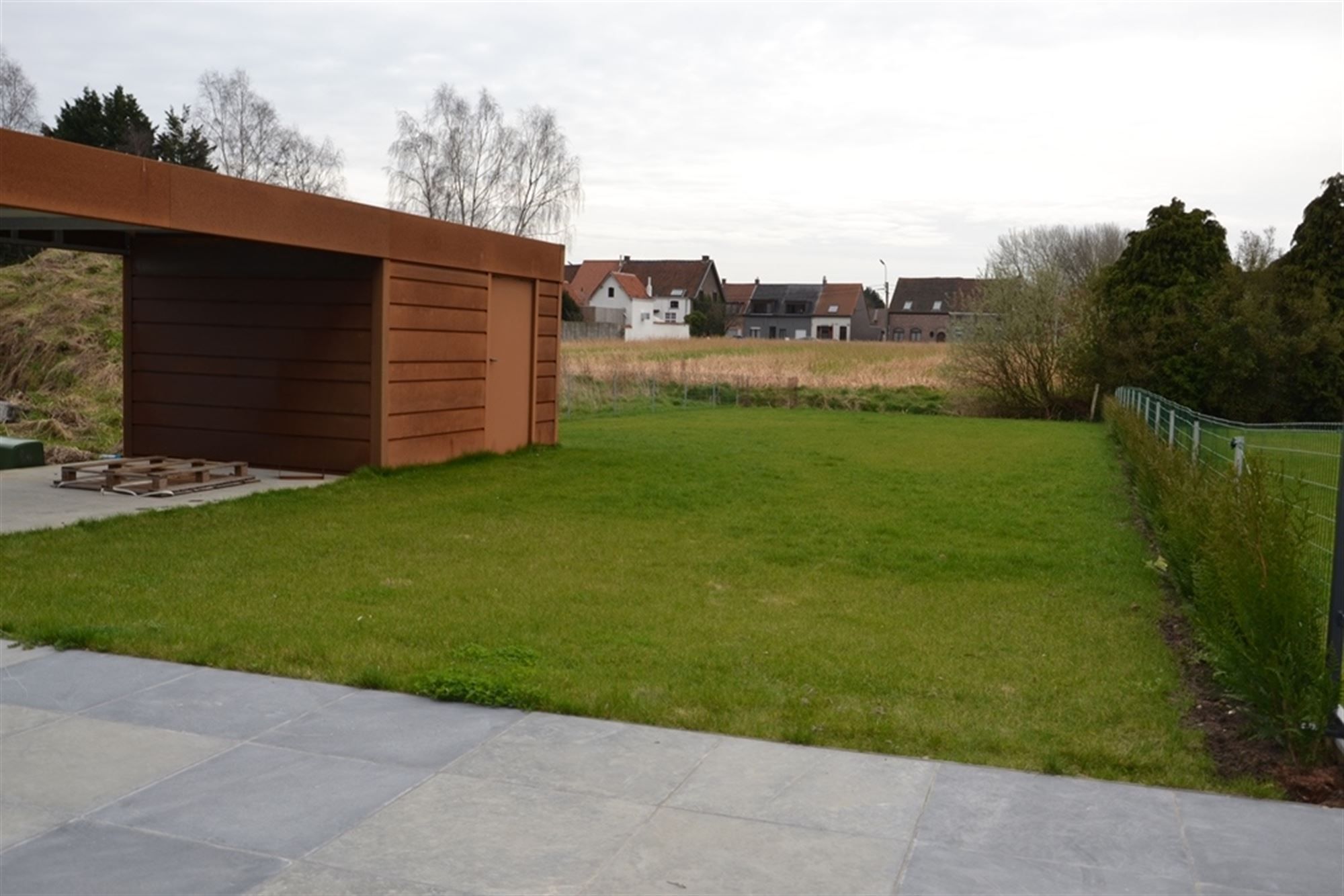 Bijzonder rustig en mooi gelegen moderne energiezuinige woning met carport en tuin. foto 5