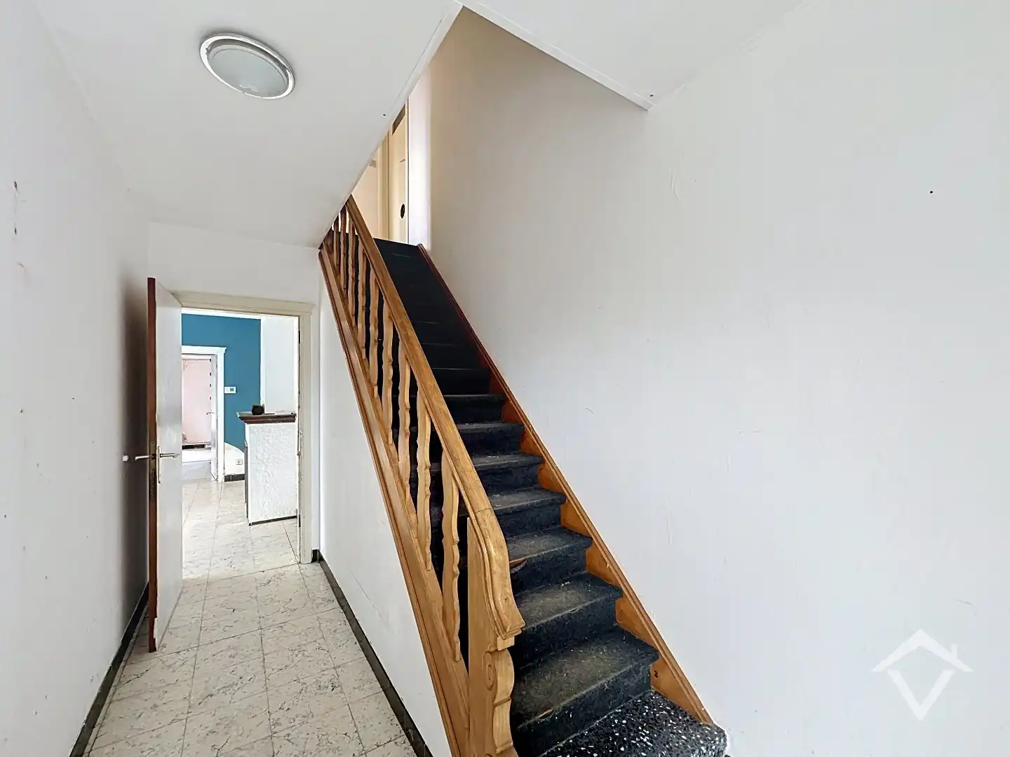 Ruime gezinswoning op perceel van 1126 m²  - tal van mogelijkheden! foto 3