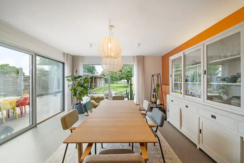 Hooglede – Verrassend ruime tussenwoning met villa-allures op 1.218 m² foto 6