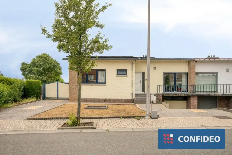 Hoofdfoto van de publicatie: Op te frissen woning met twee slaapkamers op rustige locatie